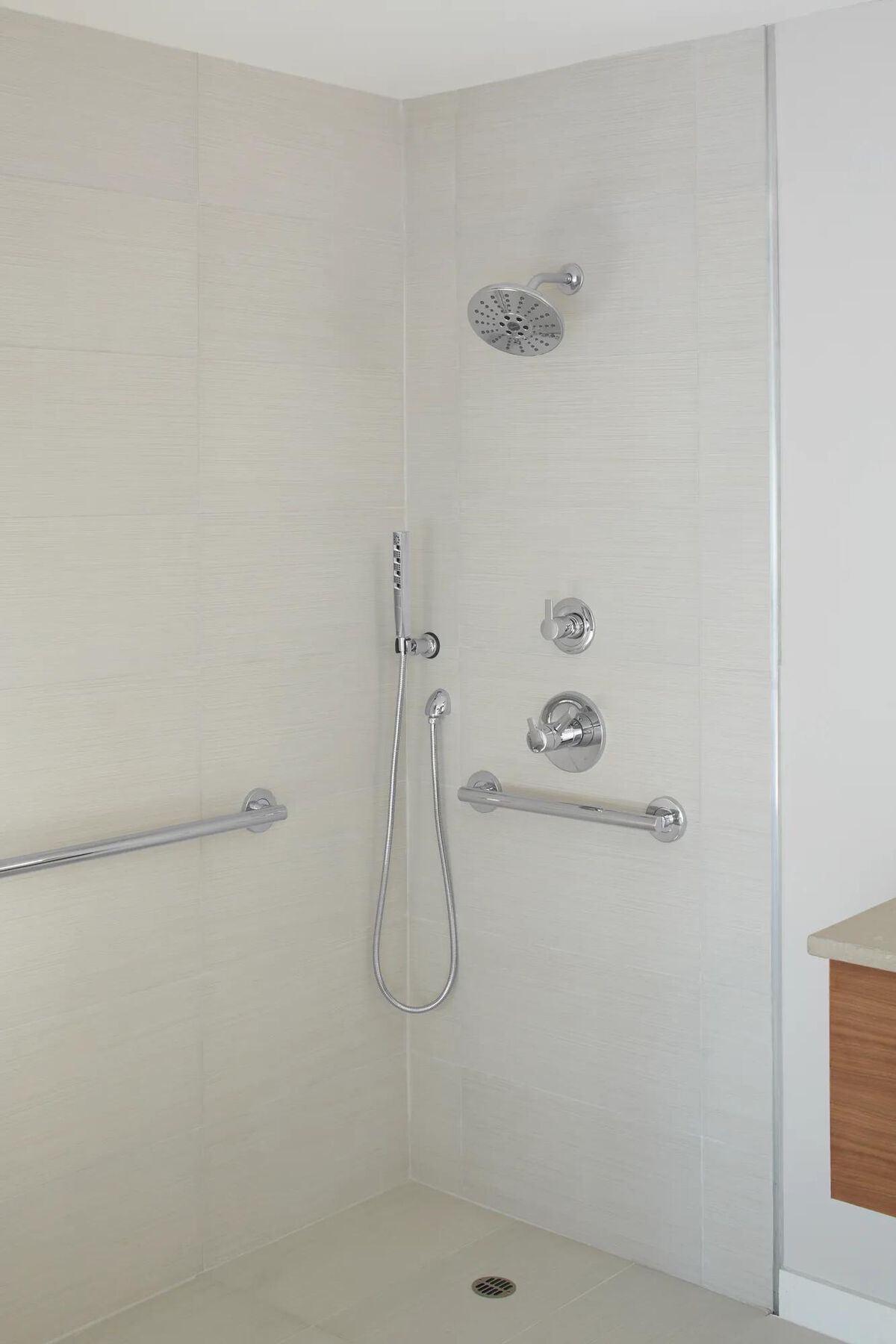 H<sub>2</sub>Okinetic&reg; 4-Setting Wall Mount Hand Shower