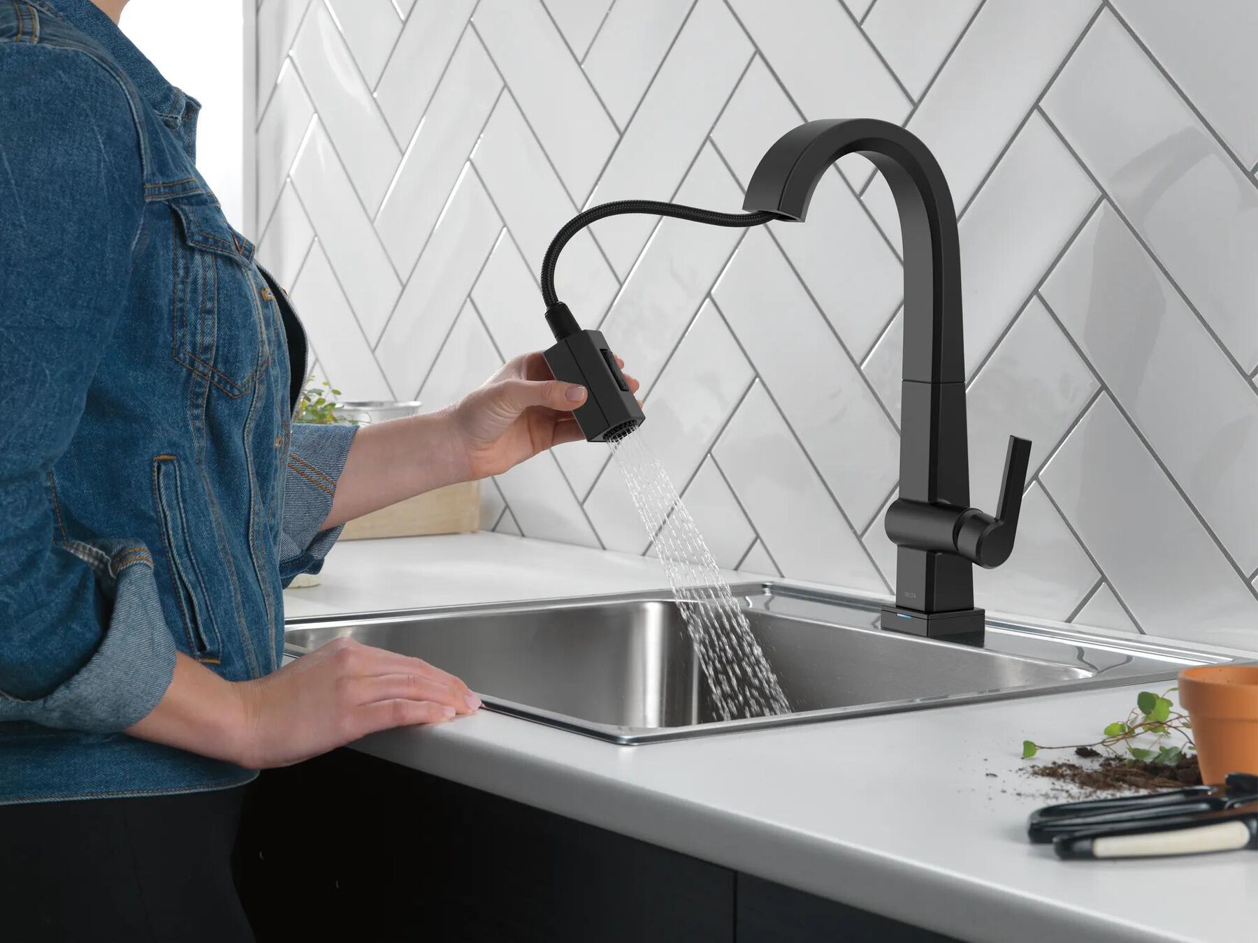 Single Handle Pull-Down Bar / Prep Faucet With Touch2O&reg; Technology