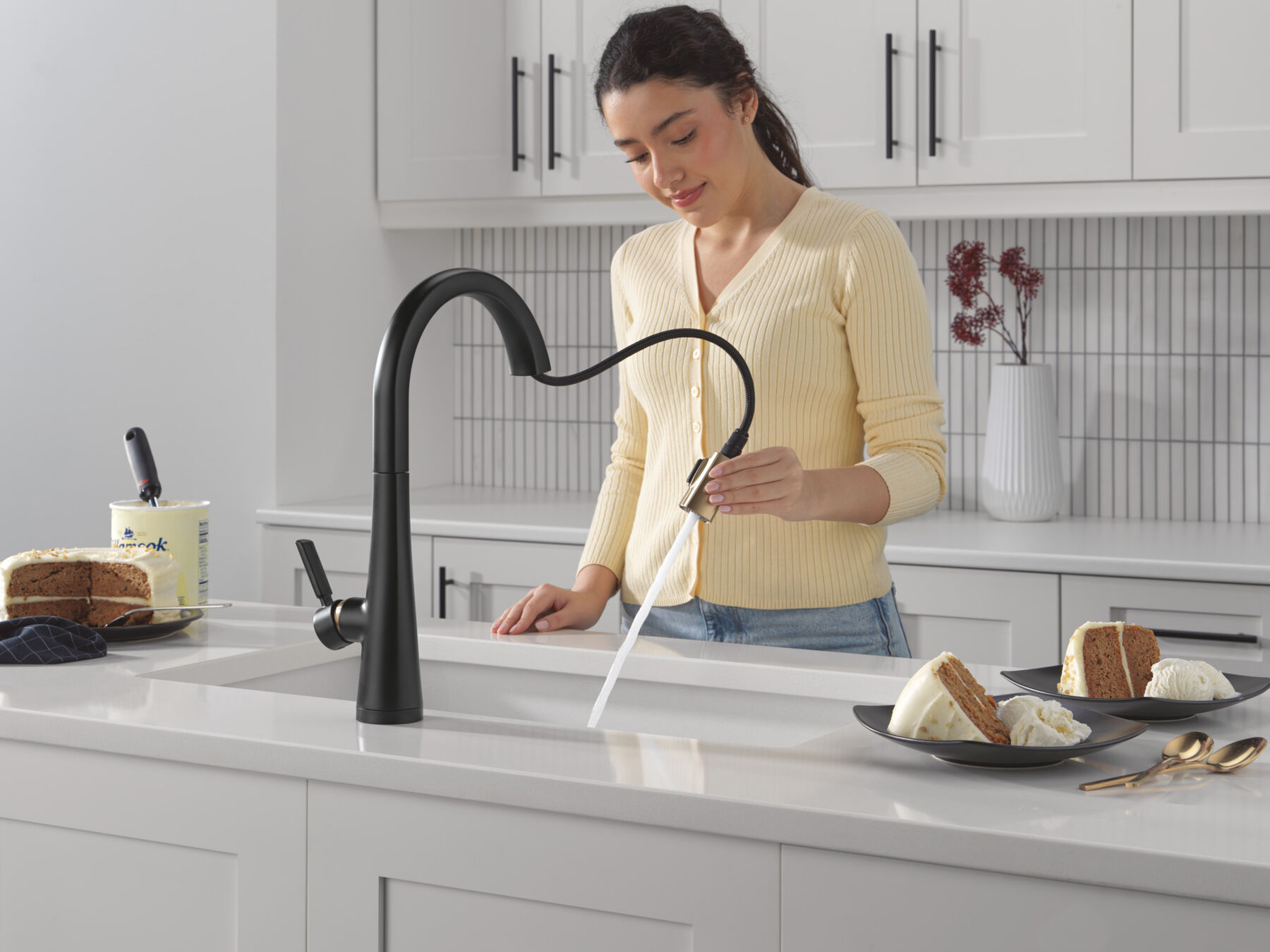 Touch<sub>2</sub>O&reg; Technology Kitchen Faucet with Touchless Technology