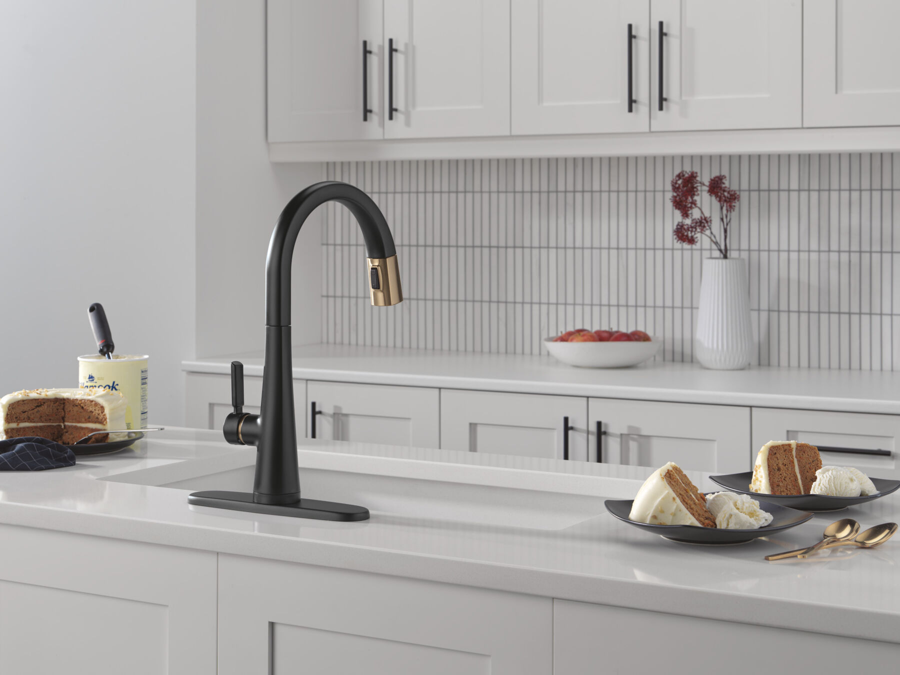 Touch<sub>2</sub>O&reg; Technology Kitchen Faucet with Touchless Technology