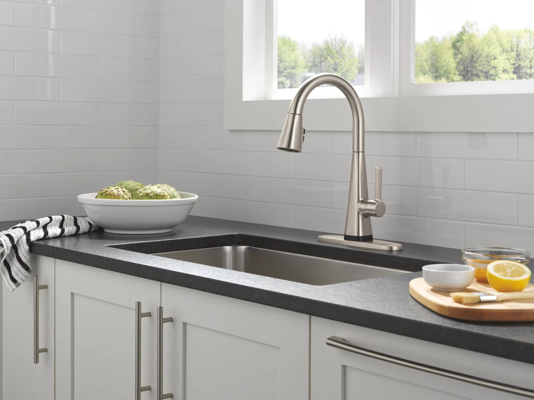 Single-Handle Pull-Down Kitchen Faucet with Touch<sub>2</sub>O&reg; Technology (Recertified)