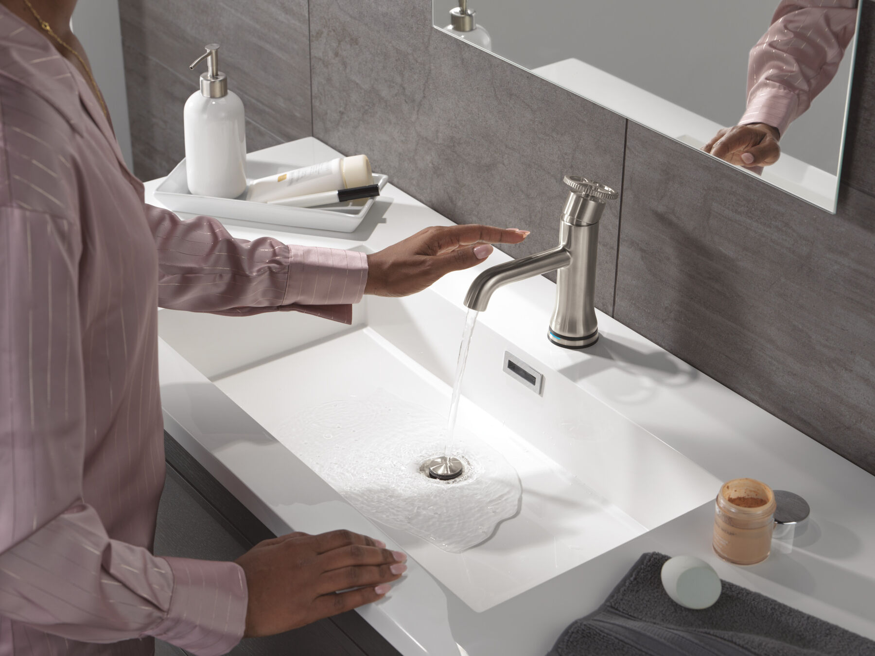 Touch2O Bathroom Faucet with Touchless Technology