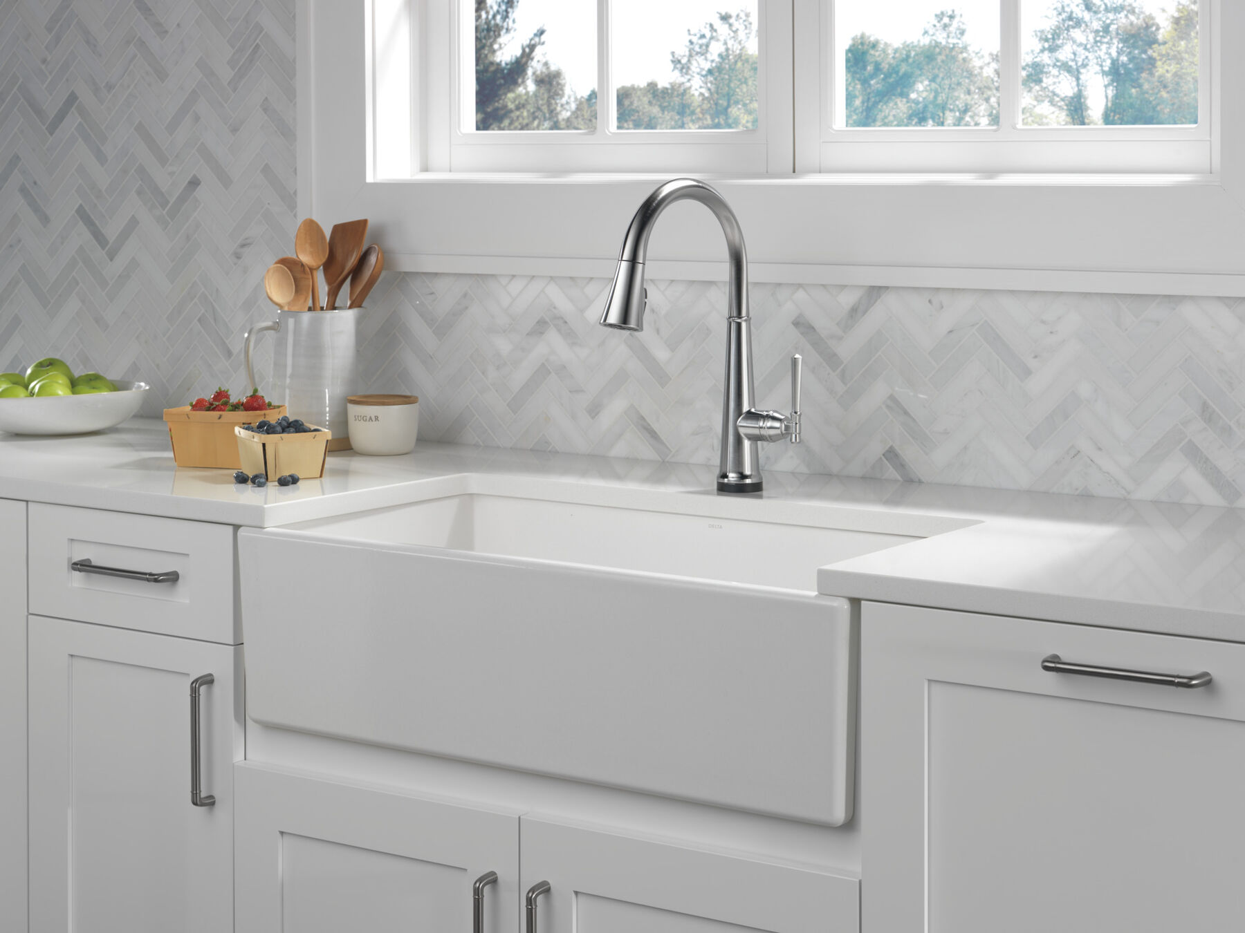 Single Handle Pull-Down Kitchen Faucet with Touch<sub>2</sub>O&reg; Technology