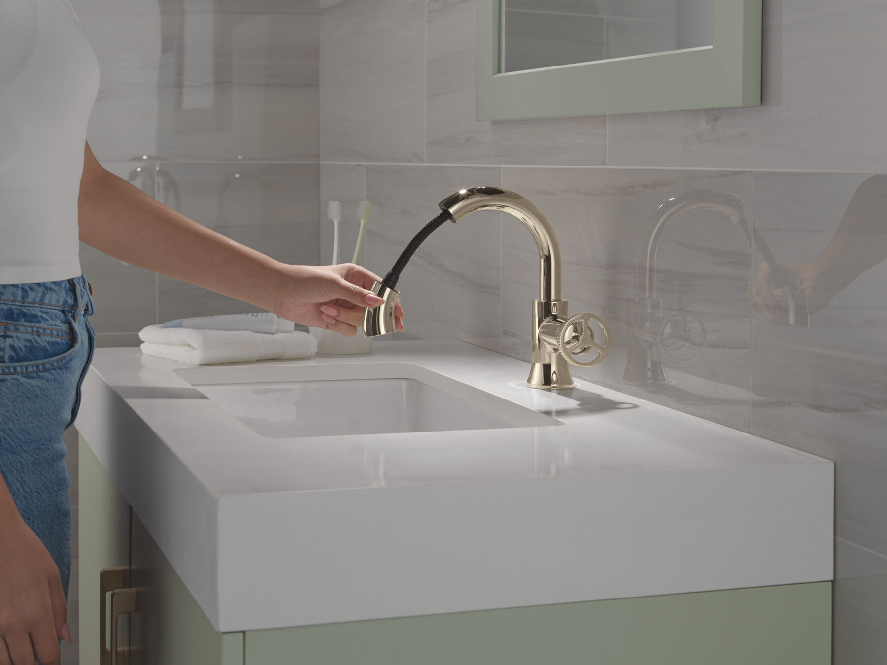 Single Handle Pull-Down Bathroom Faucet