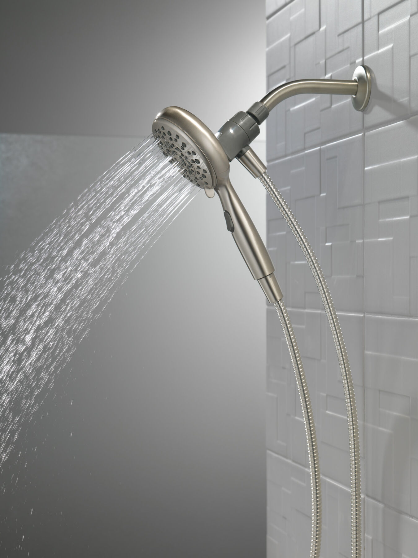6-Setting SureDock&reg; Magnetic Hand Shower