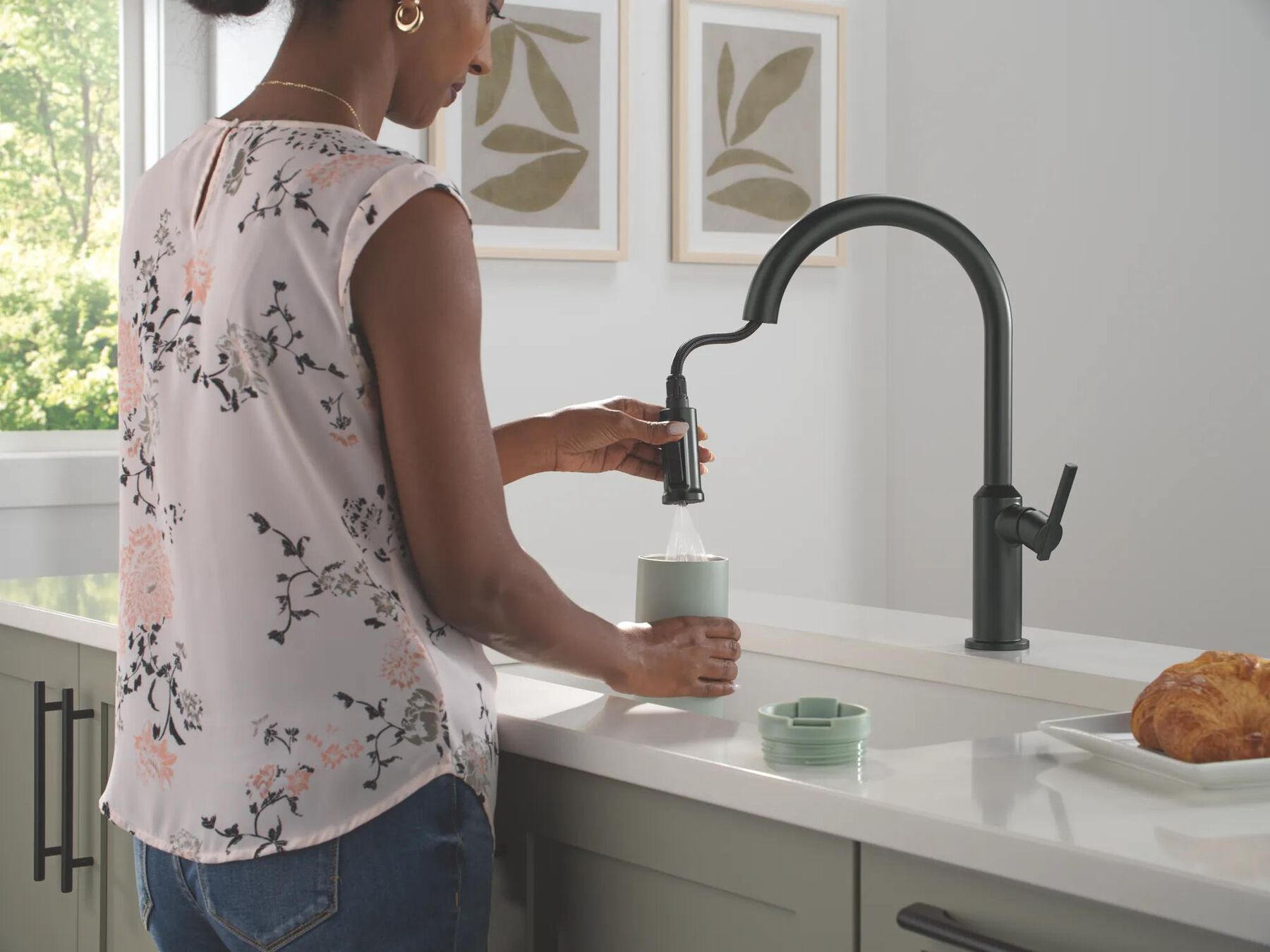Single Handle Pull-Down Kitchen Faucet