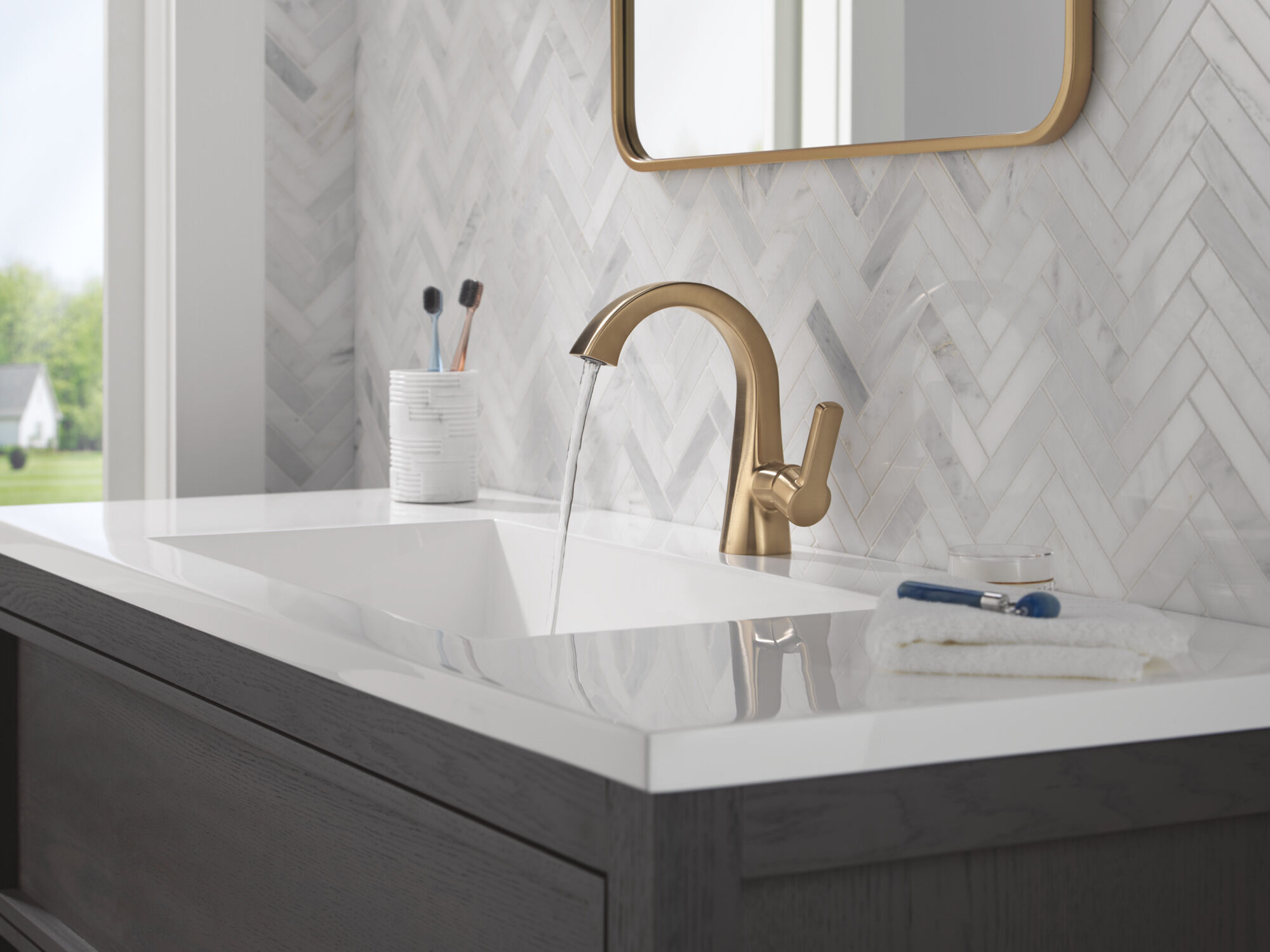 チックスマート D1 メタリックゴールド Single Handle Bathroom Faucet in Champagne Bronze 562SH-CZMPU-DST