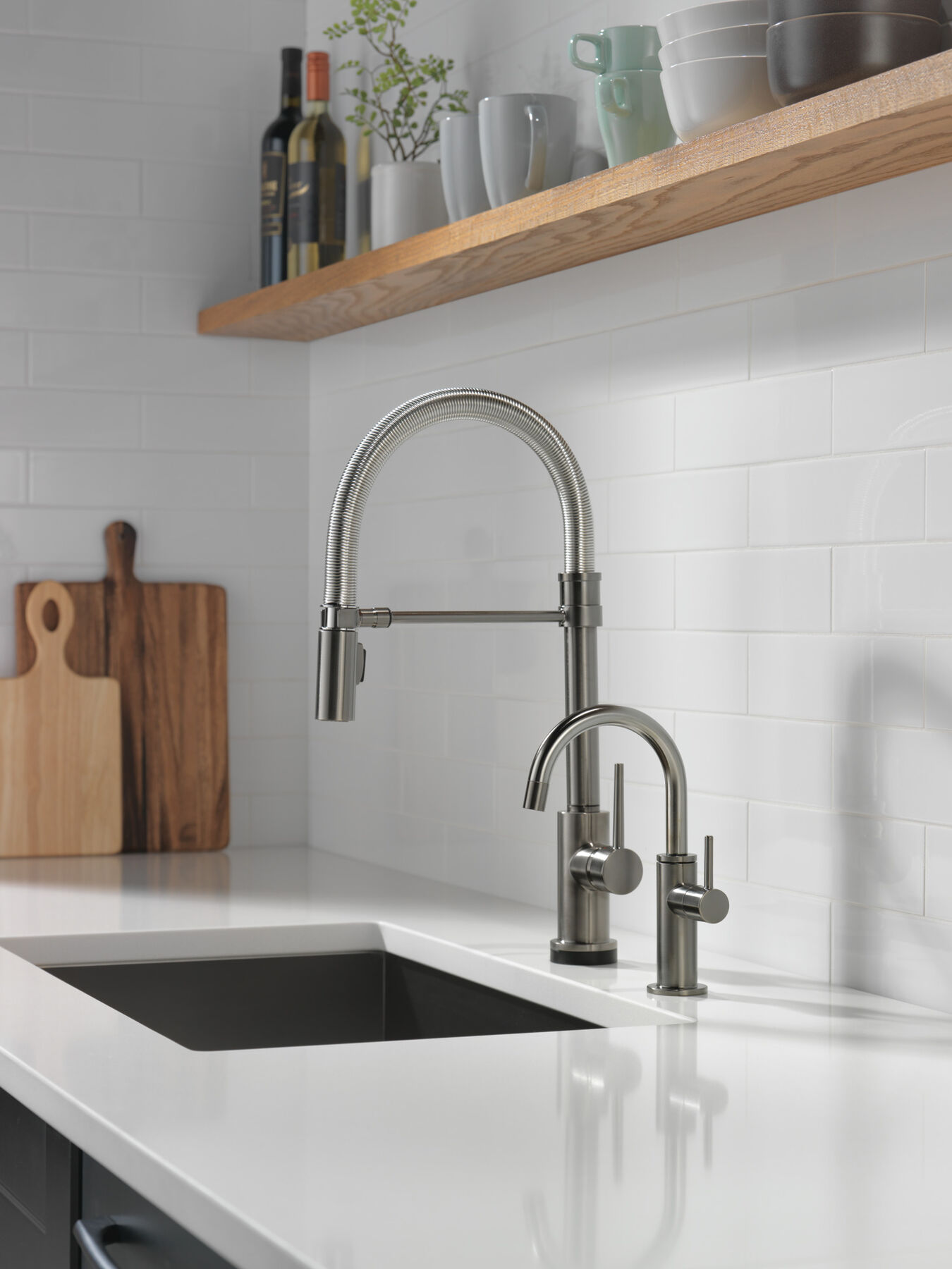 Single-Handle Pull-Down Spring Kitchen Faucet with Touch<sub>2</sub>O&reg; Technology