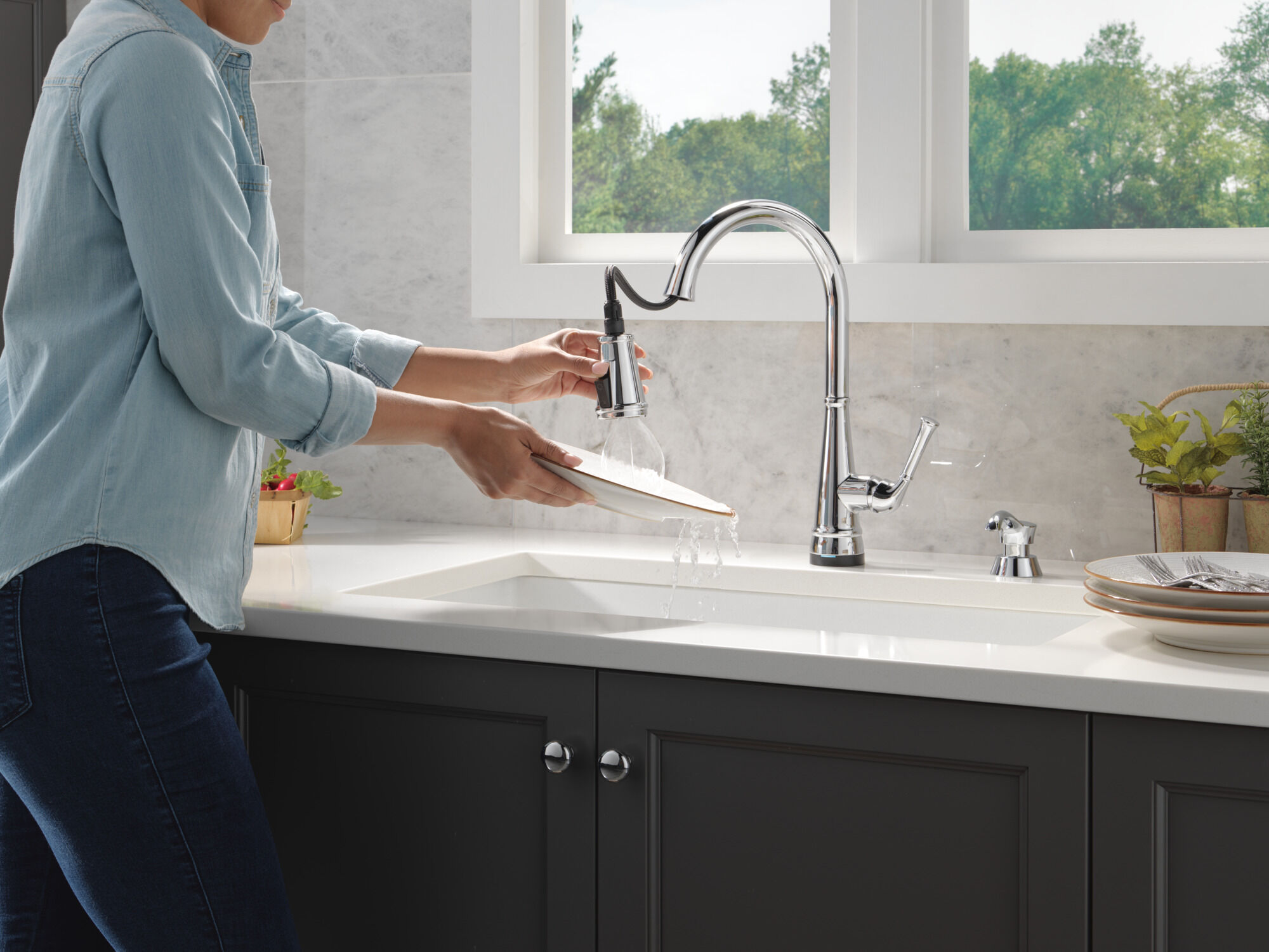 Single Handle Pull-Down Kitchen Faucet with Touch2O® Technology