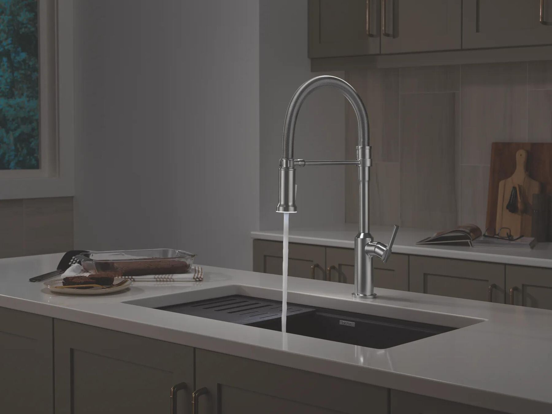 Single Handle Pull-Down Kitchen Faucet With Spring Spout