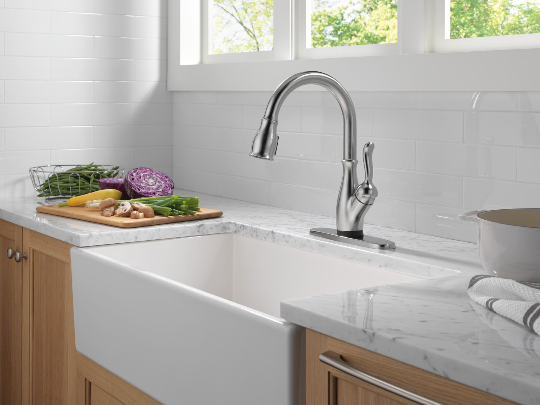 Touch2O&reg; with Touchless&trade; Pull-Down Kitchen with Soap Disp Bundle