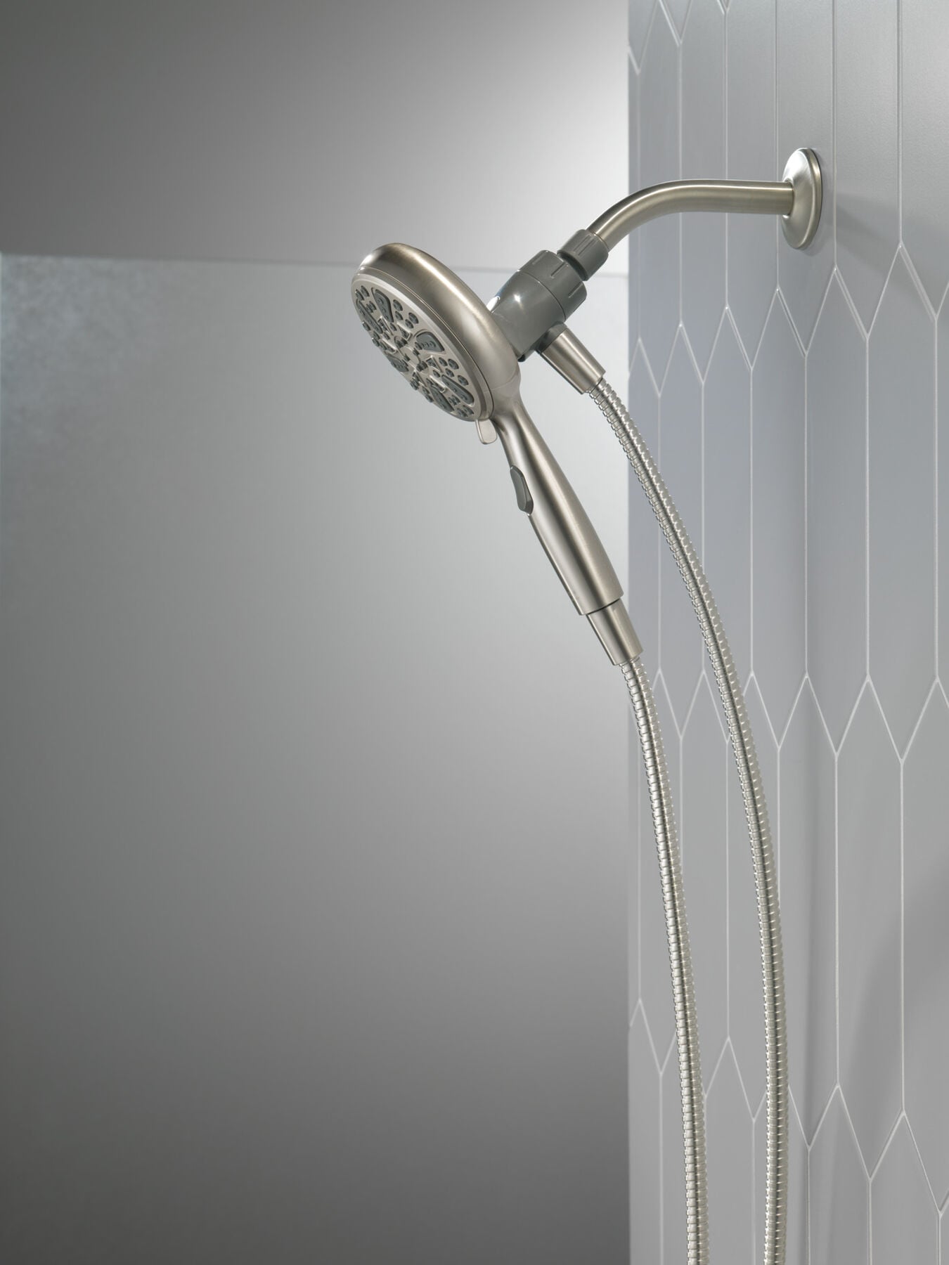 6-Setting SureDock&reg; Magnetic Hand Shower