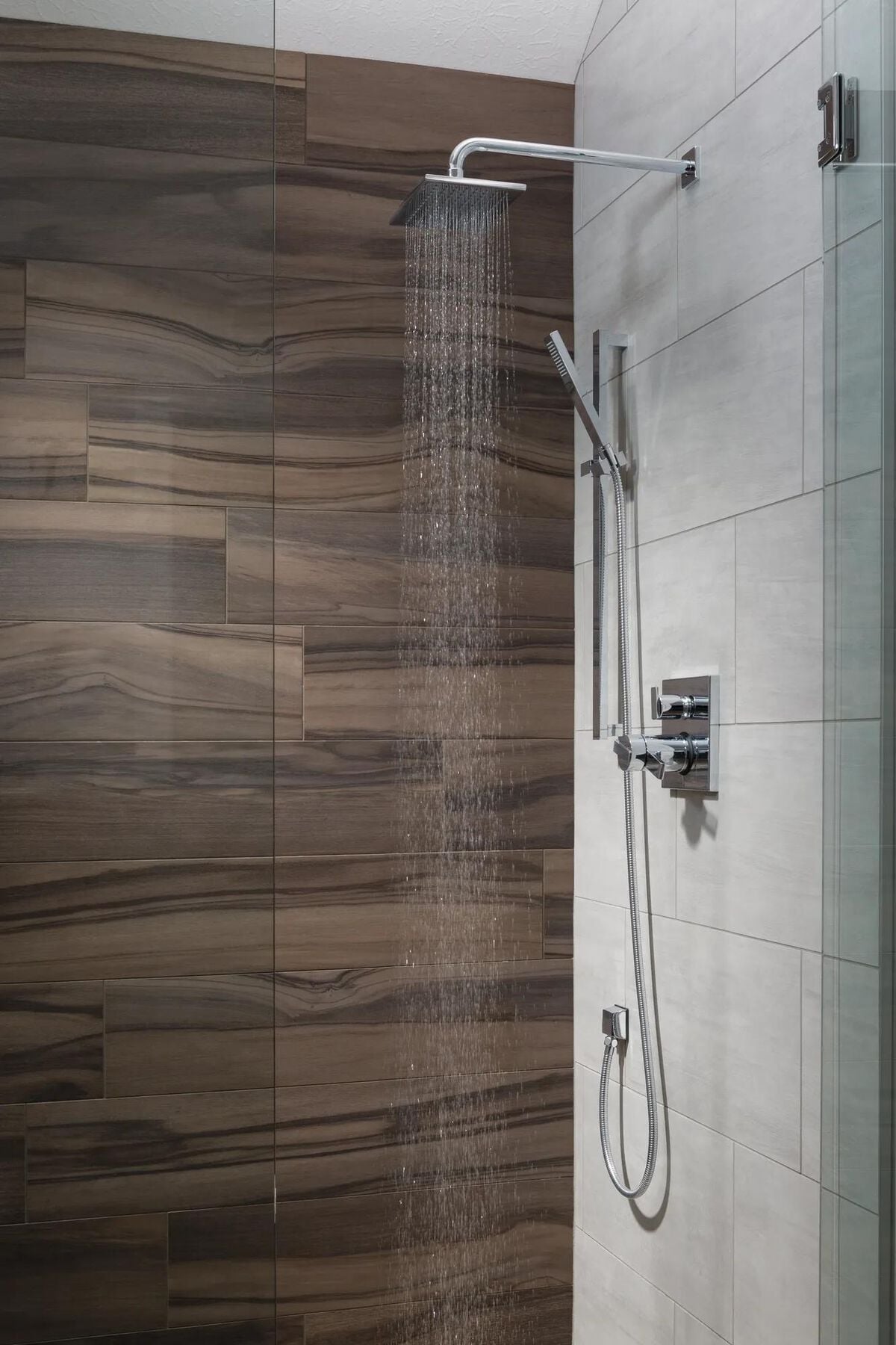 Angular Modern TempAssure&reg; 17T Series Valve Trim with 6-Setting Integrated Diverter