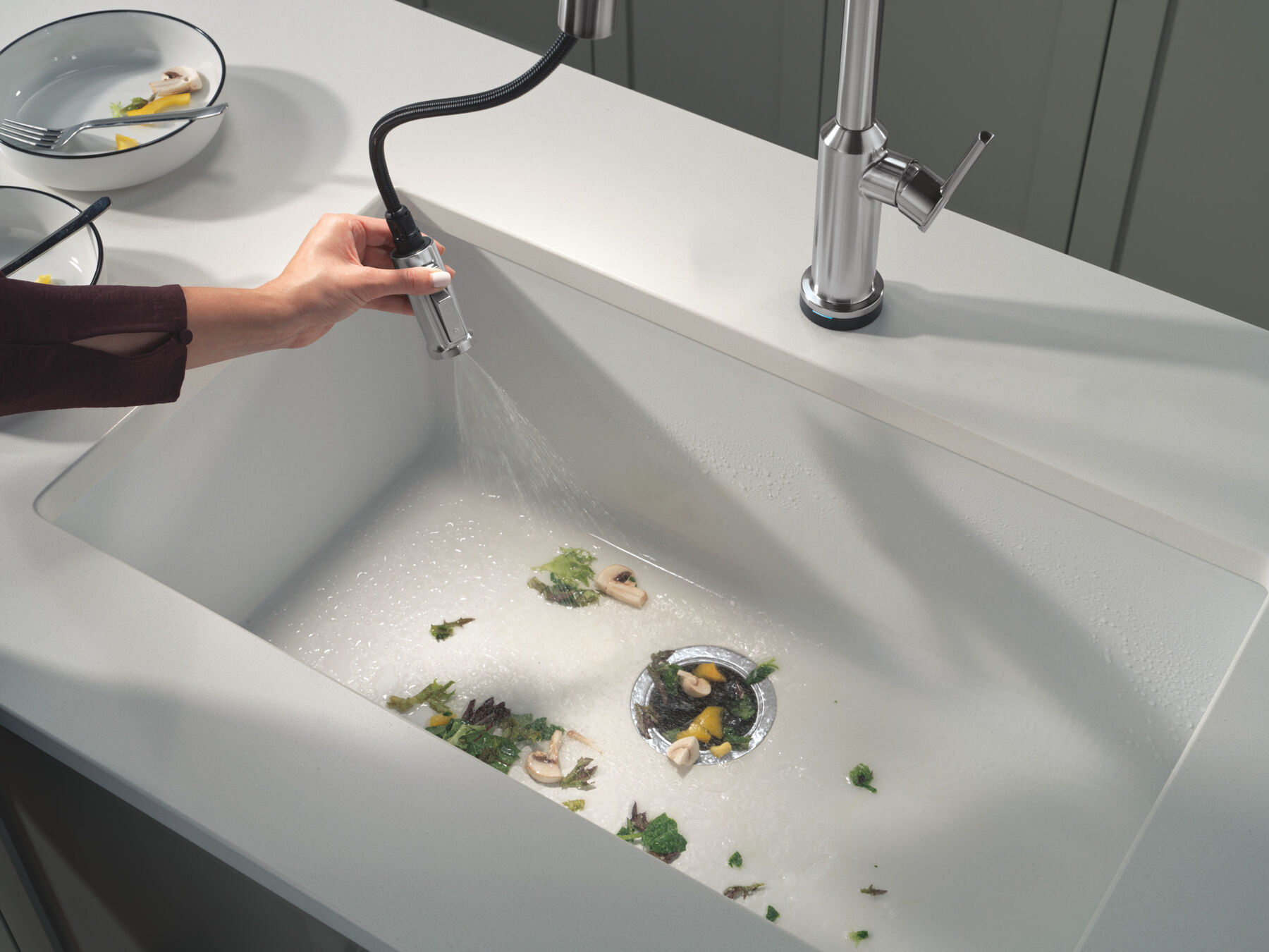 Touch2O&reg; Technology Kitchen Faucet with Touchless Technology
