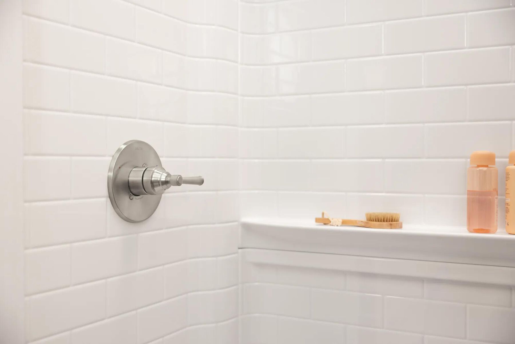 Monitor&reg; 14 Series Tub and Shower