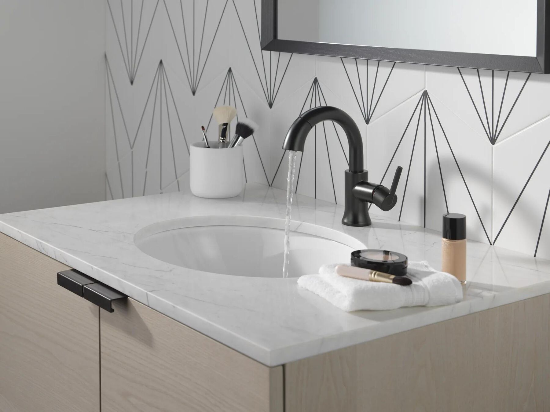 Single Handle Pull-Down Bathroom Faucet