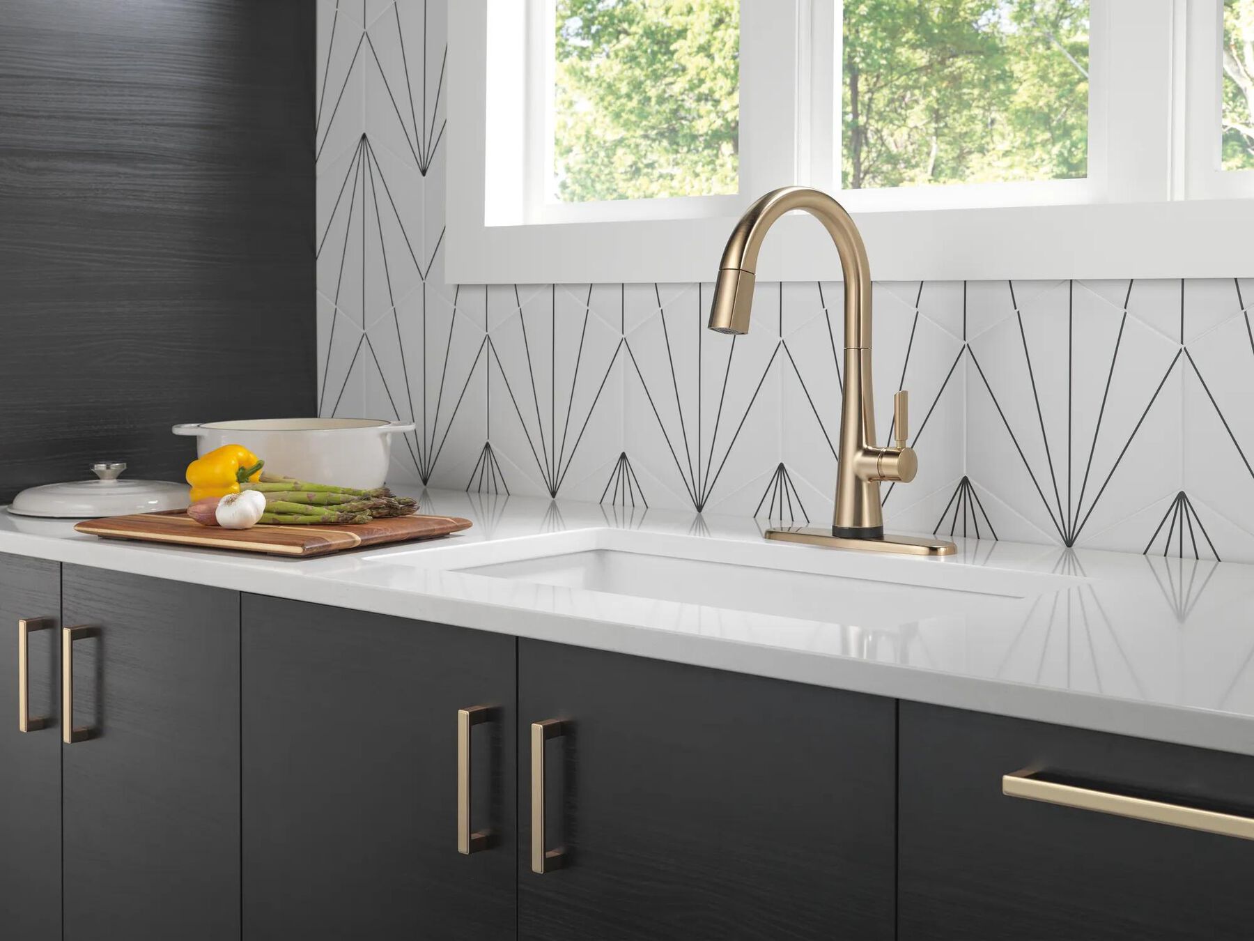 Single Handle Pull-Down Kitchen Faucet With Touch<sub>2</sub>O&reg;  Technology