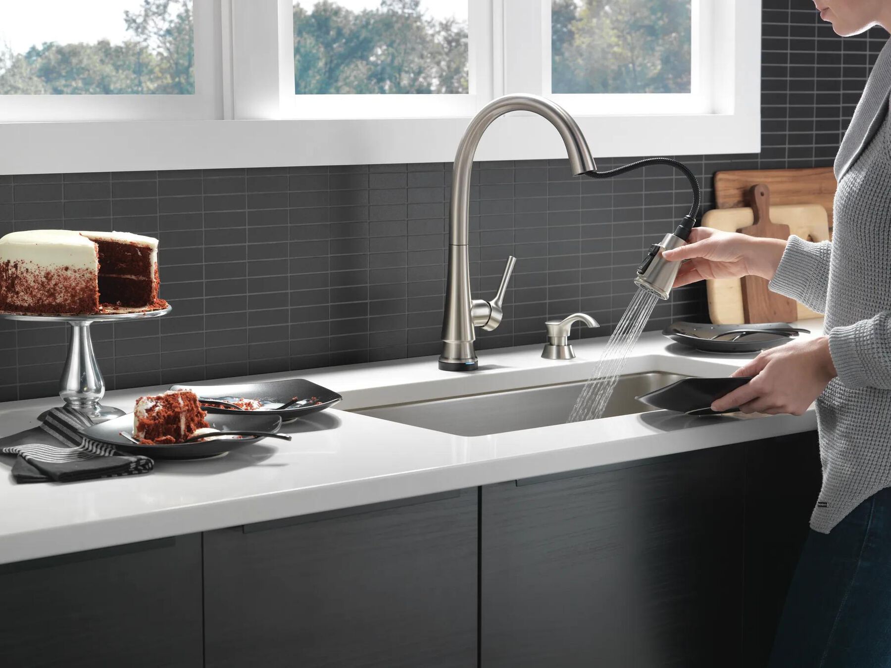 Single Handle Pull-Down Kitchen Faucet with Touch<sub>2</sub>O&reg; Technologyand Soap Dispenser (Recertified)