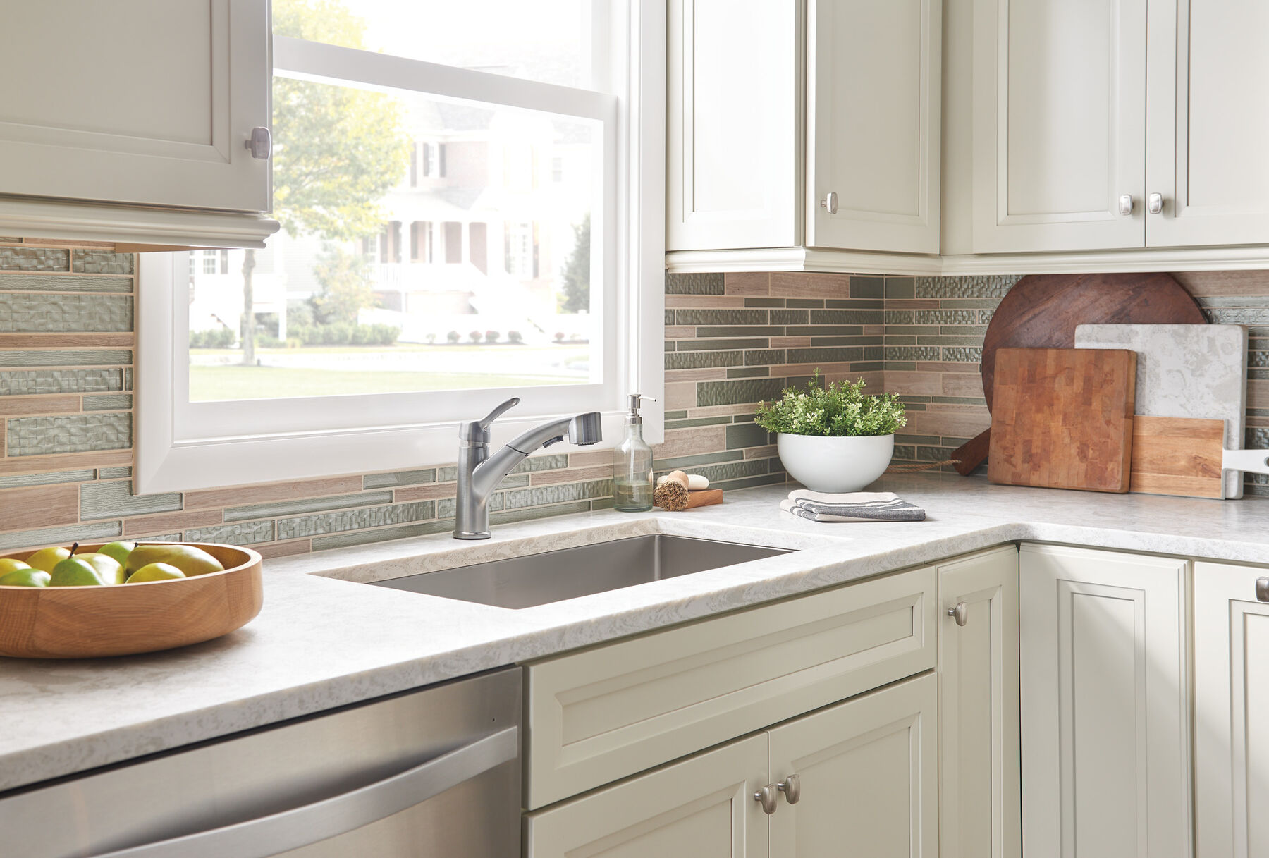 Single Handle Pull-Out Kitchen Faucet