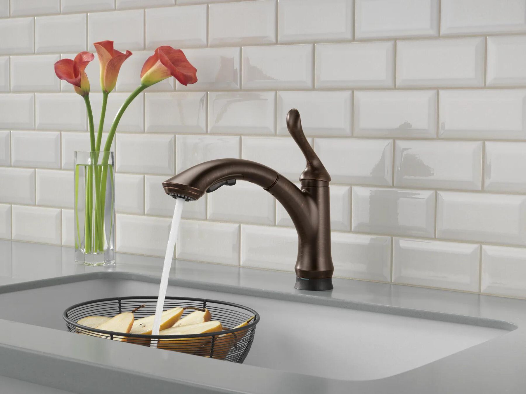 Single Handle Pull-Out Kitchen Faucet with Touch2O&reg; Technology