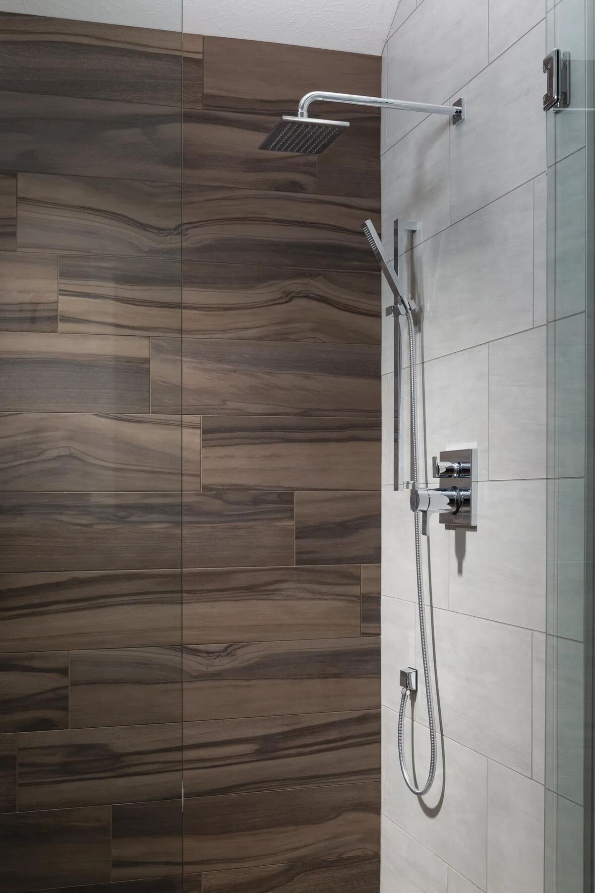 Angular Modern TempAssure&reg; 17T Series Valve Trim with 6-Setting Integrated Diverter