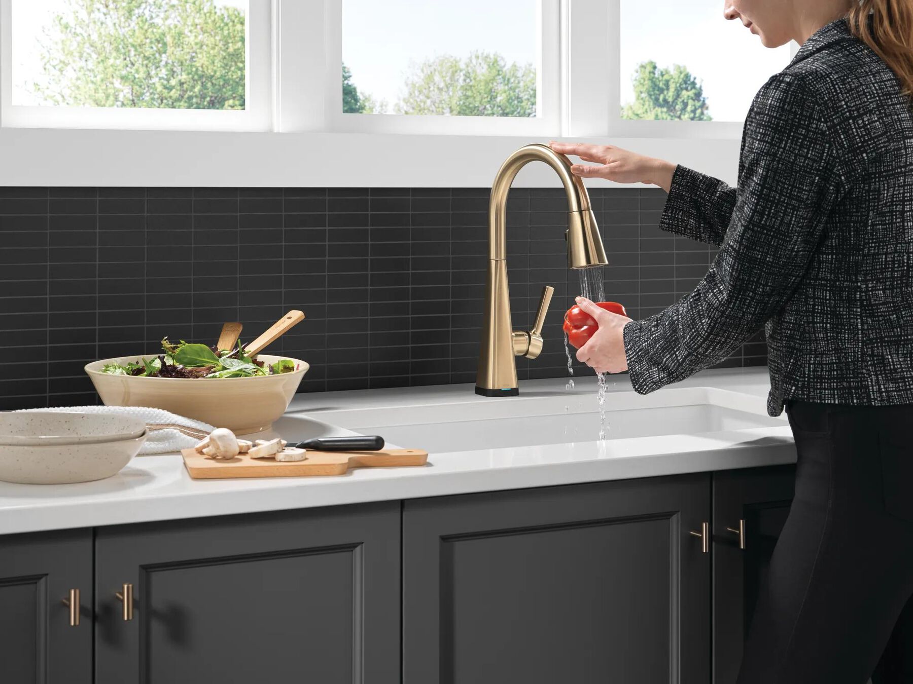 Single-Handle Pull-Down Kitchen Faucet with Touch<sub>2</sub>O&reg; Technology (Recertified)