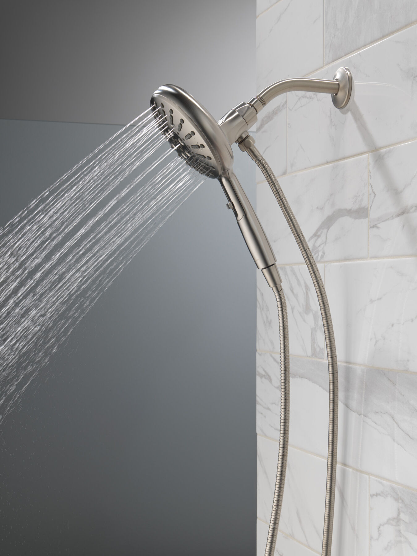 7-Setting SureDock&reg; Magnetic Hand Shower