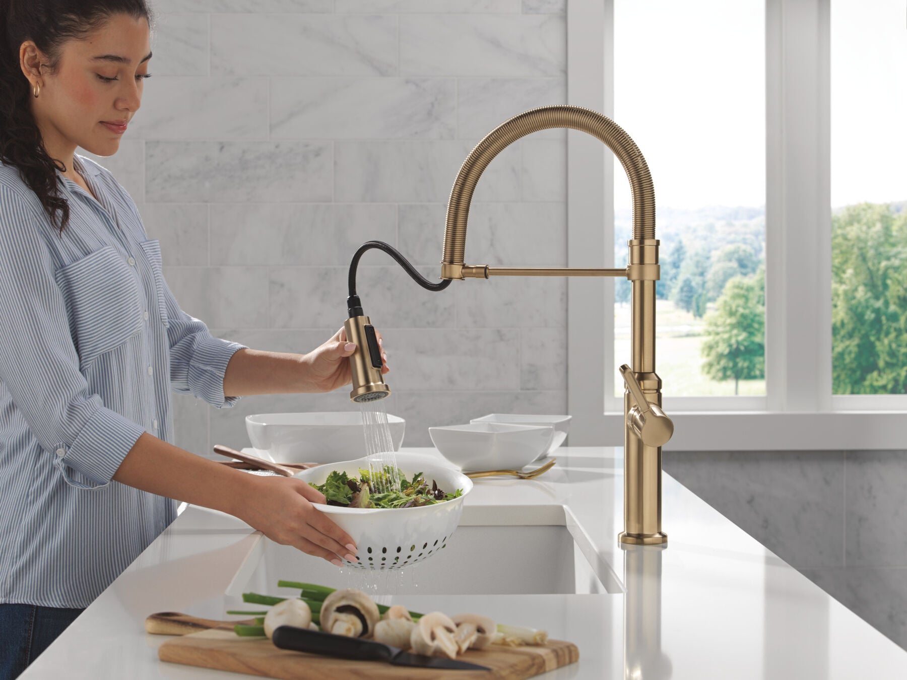 Single Handle Pull-Down Spring Kitchen Faucet