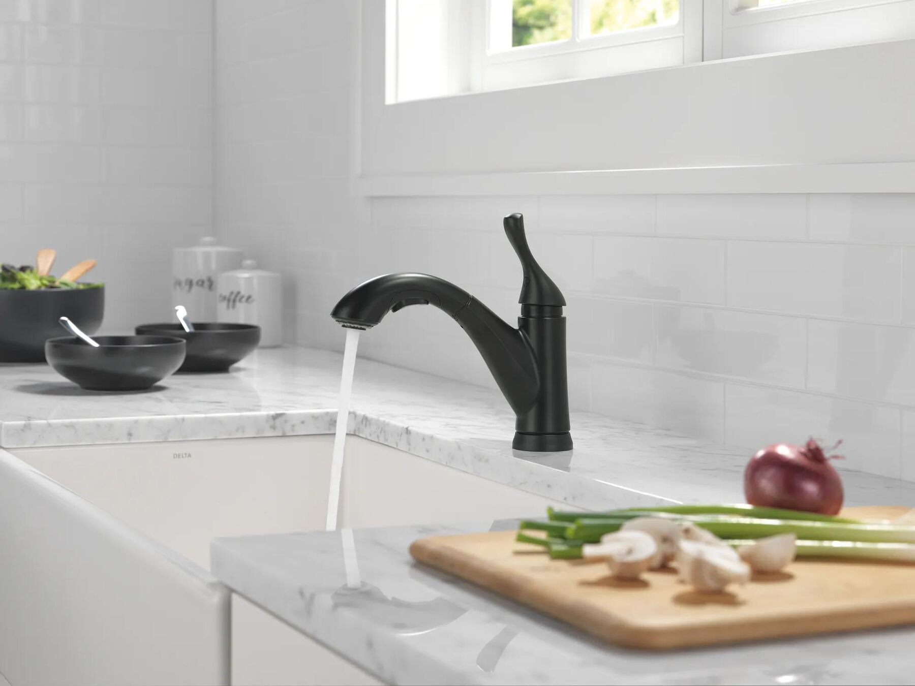 Single Handle Pull-Out Kitchen Faucet