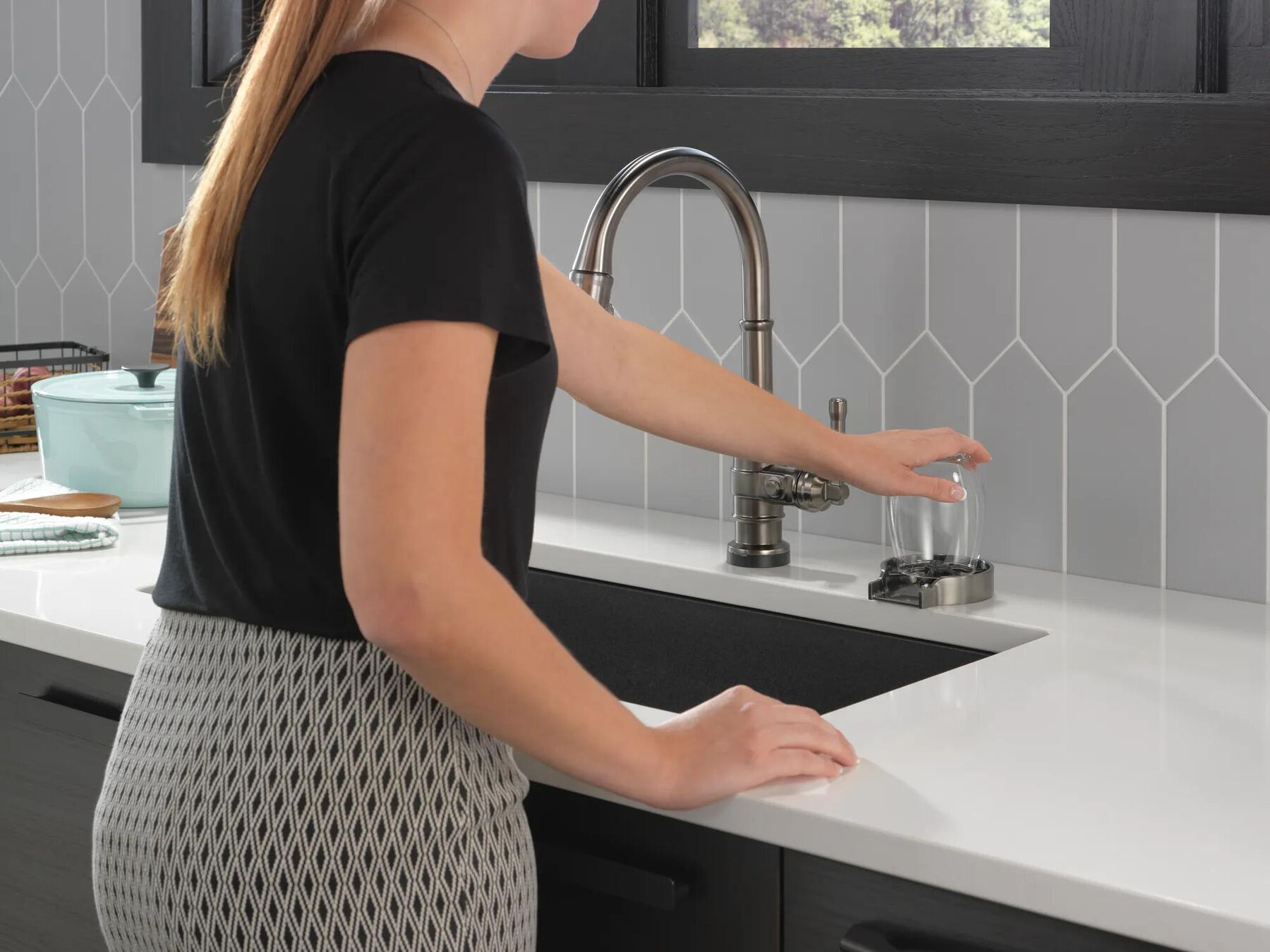 Single Handle Pull-Down Kitchen Faucet With Touch<sub>2</sub>O&reg;  Technology
