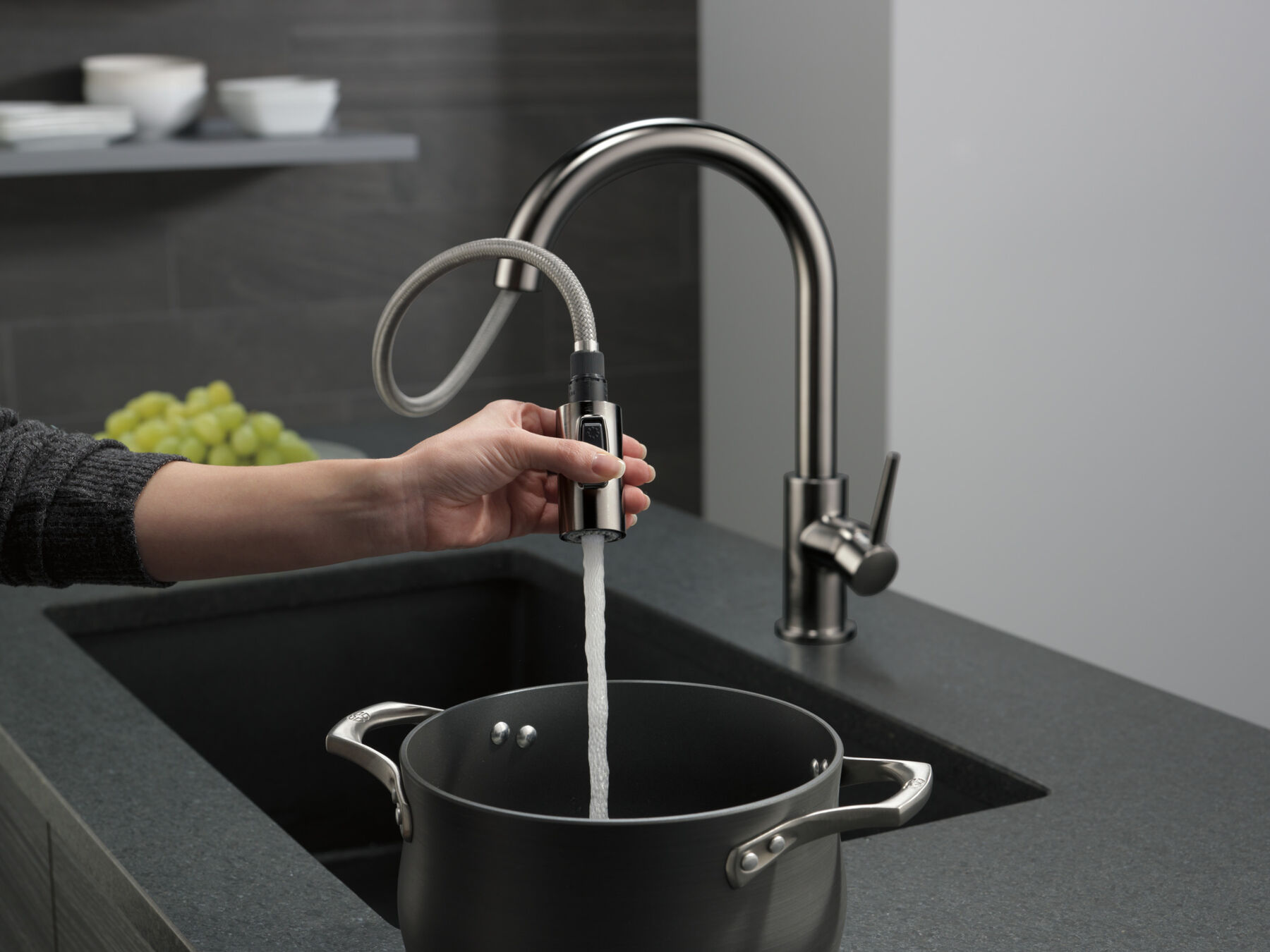 Single Handle Pull-Down Kitchen Faucet (Recertified)