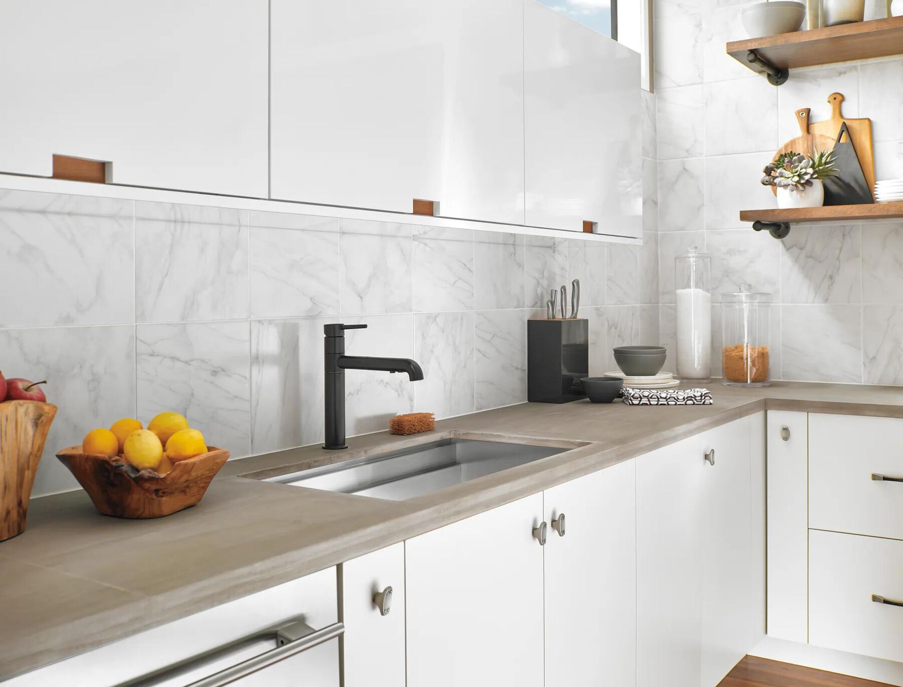 Single Handle Pull-Out Kitchen Faucet