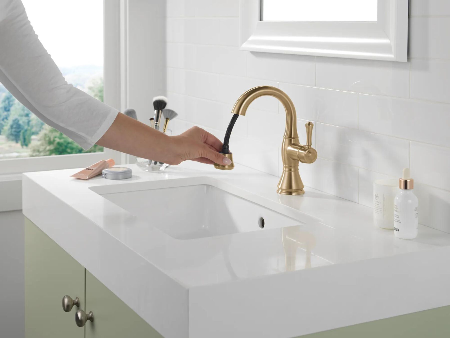 Single Handle Pull Down Bathroom Faucet