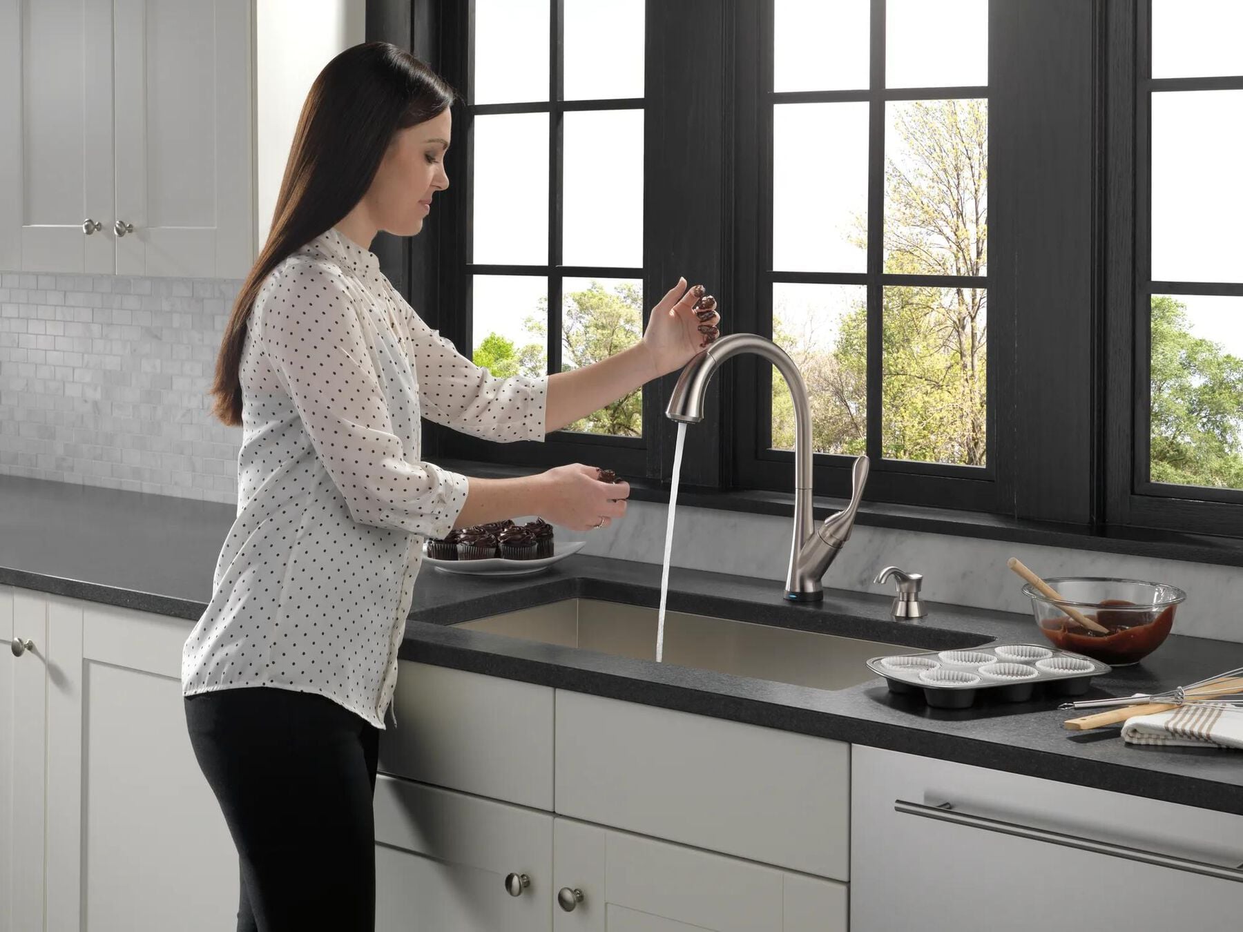 Single Handle Pull-Down Kitchen Faucet with Touch2O&reg; Technology