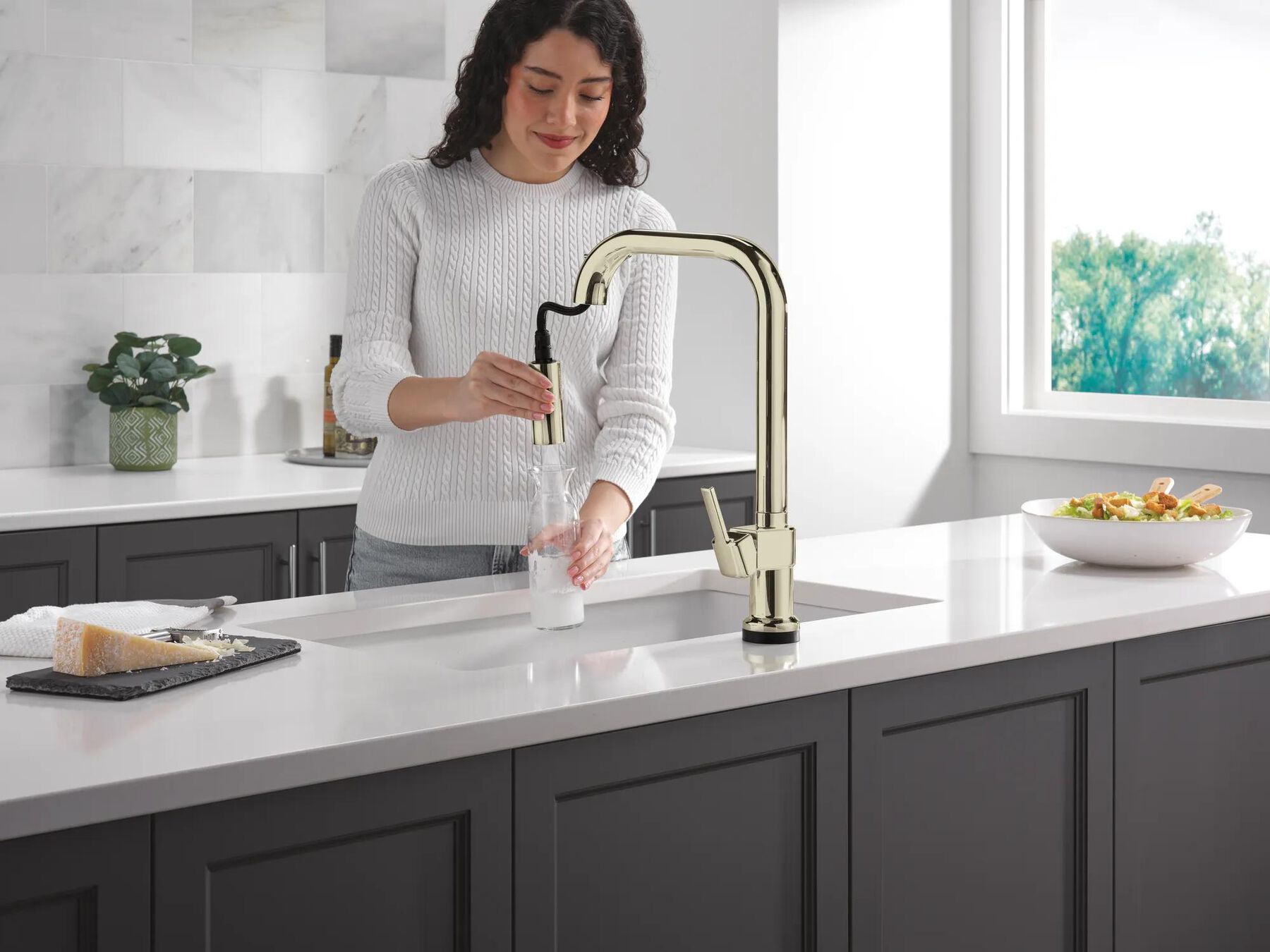 Touch2O&reg; with Touchless Technology Single Handle Pull-Down Kitchen Faucet