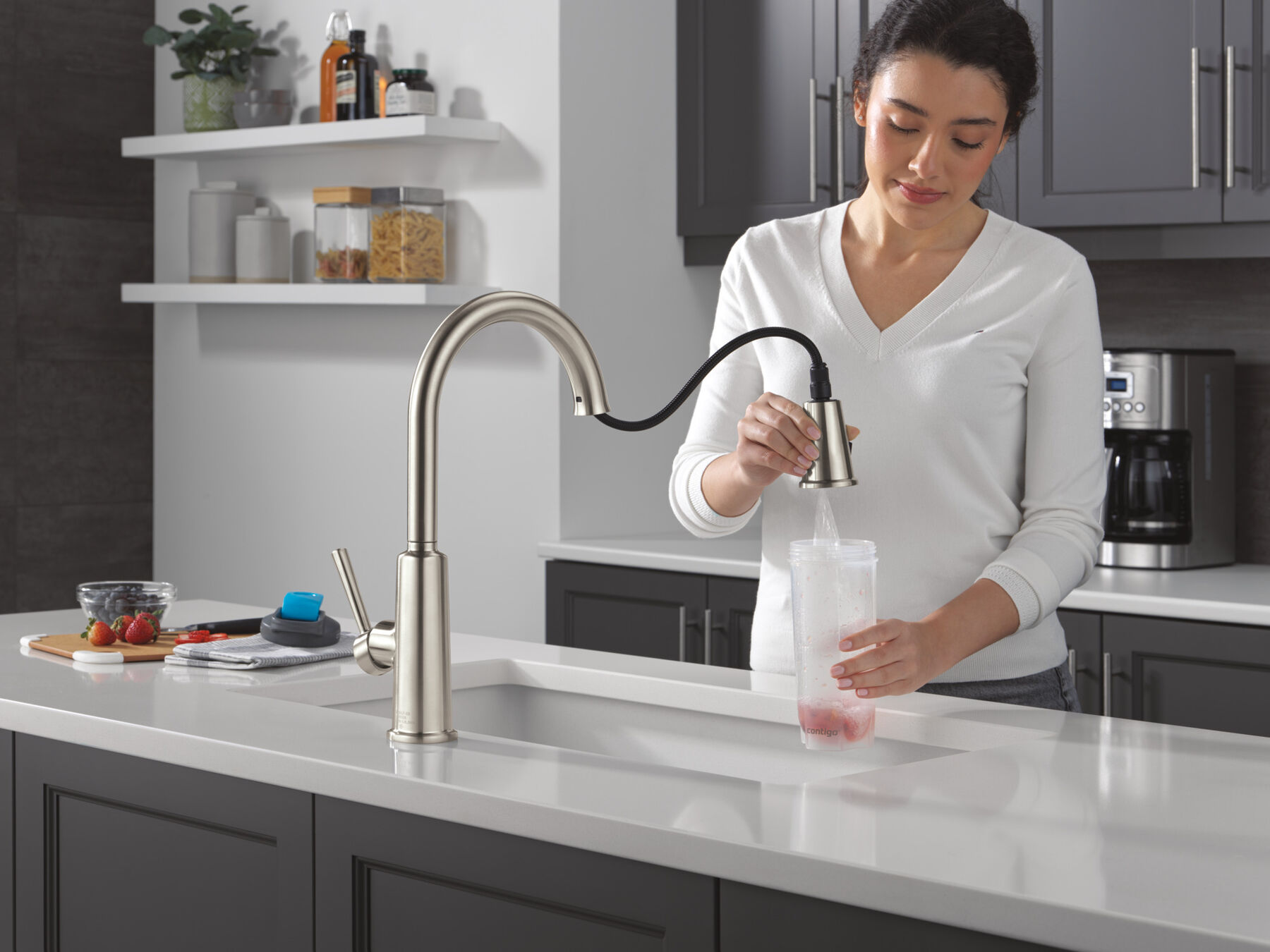 Single Handle Pull-Down Kitchen Faucet