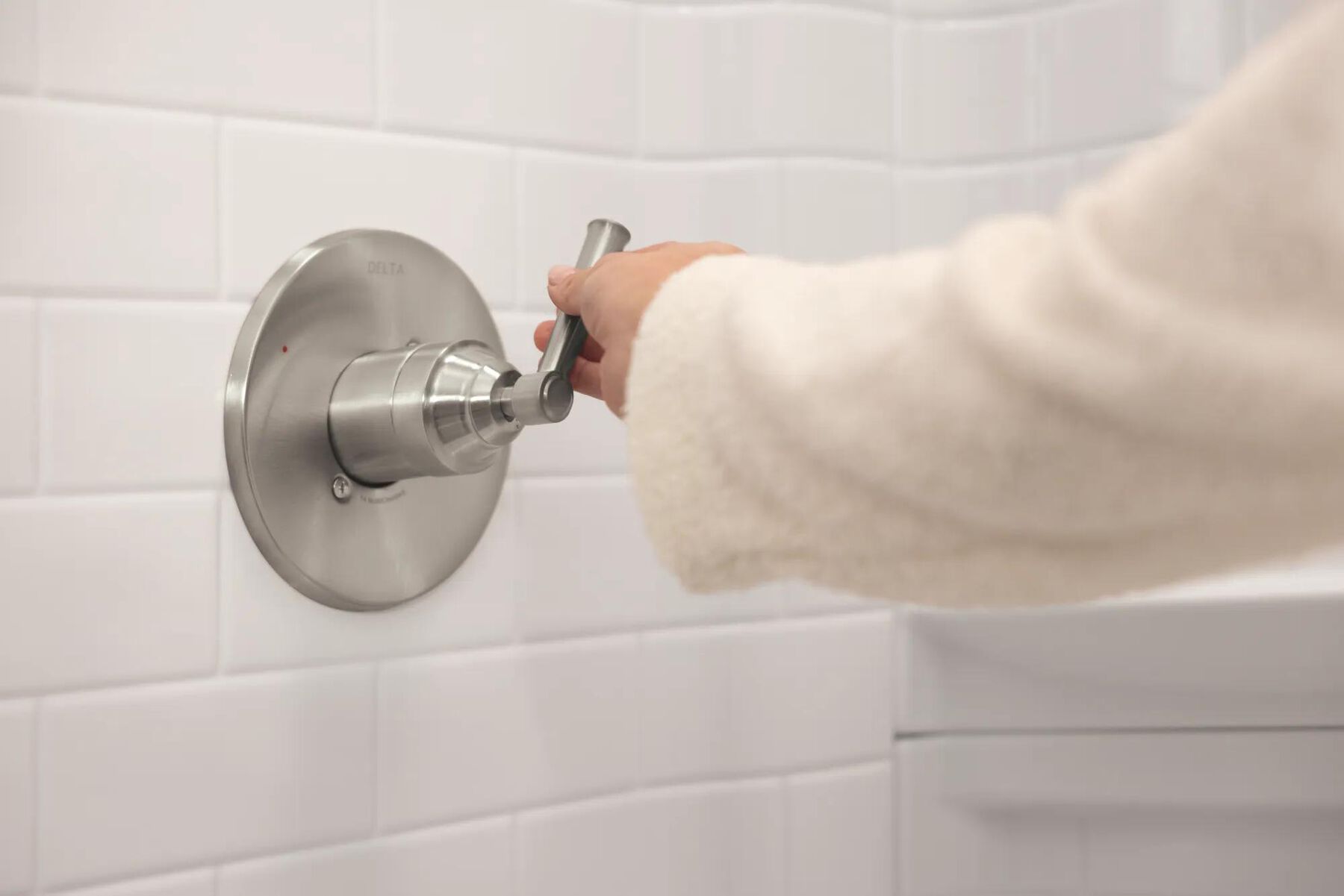 Monitor&reg; 14 Series Tub and Shower