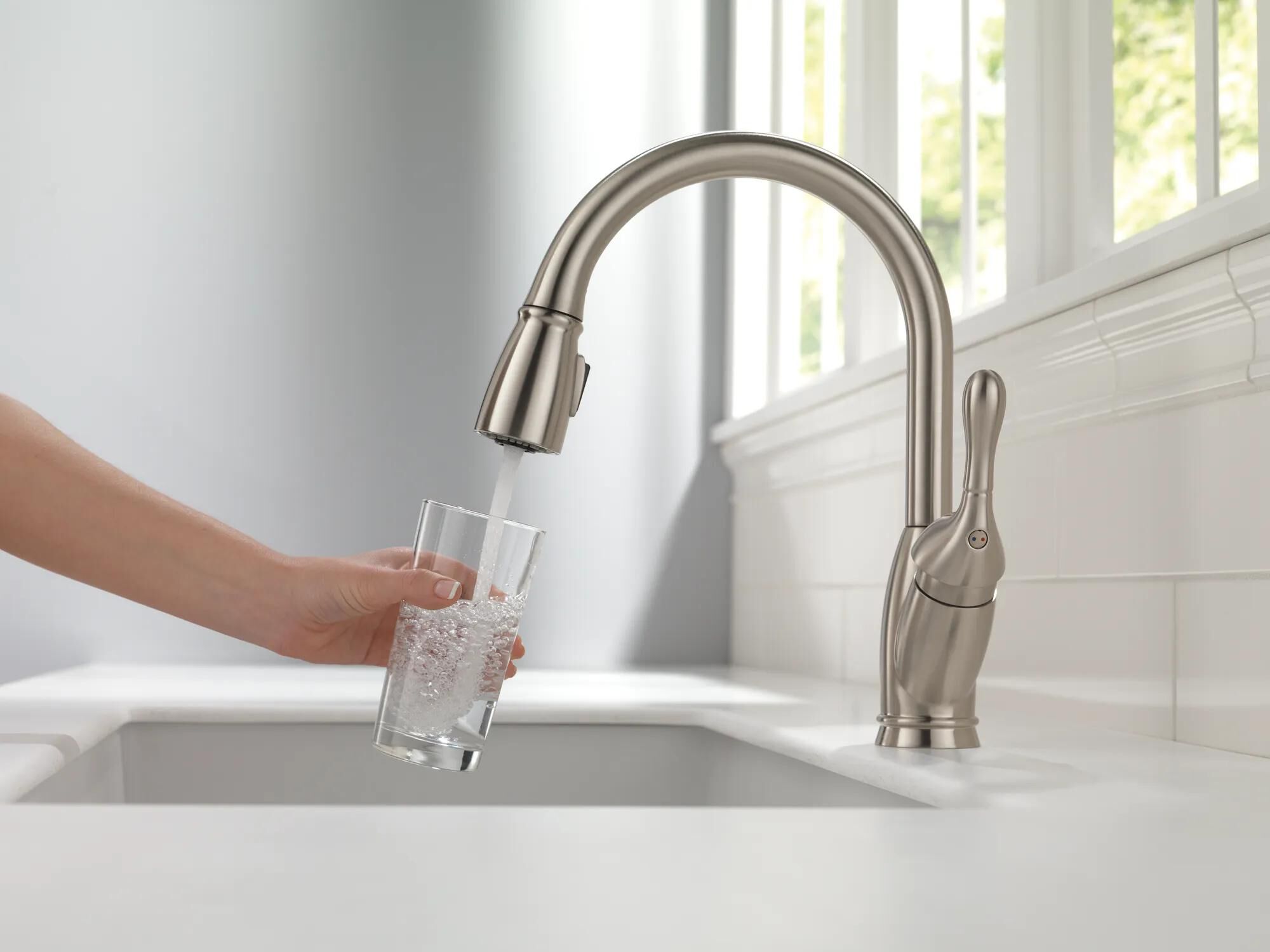 Pull-Down Kitchen Faucet in Stainless 19939-SS-DST | Delta Faucet
