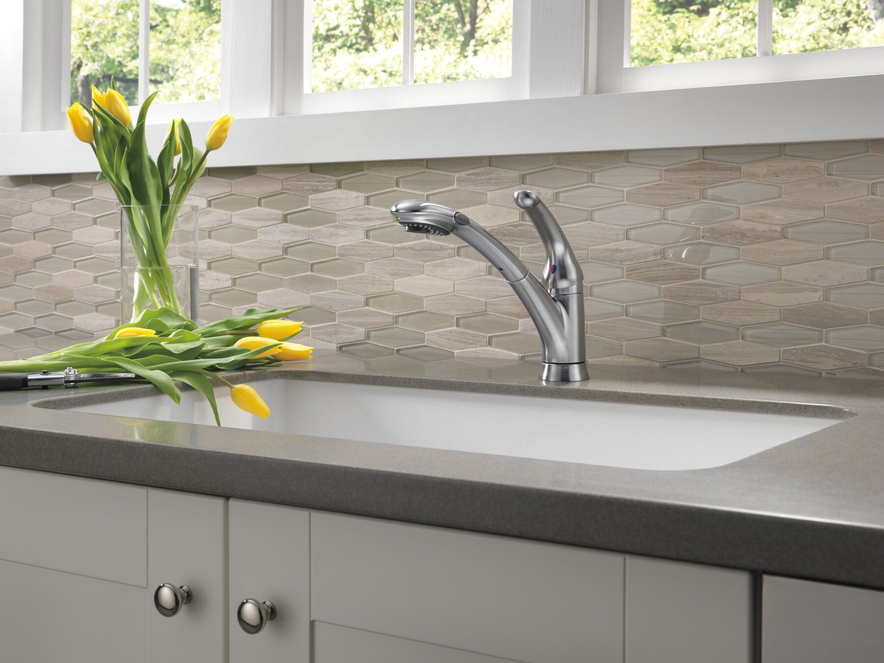 Single Handle Pull-Out Kitchen Faucet