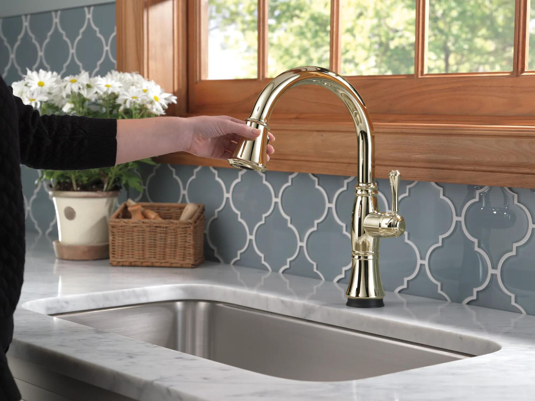 Single Handle Pull-Down Kitchen Faucet with Touch<sub>2</sub>O&reg; and ShieldSpray&reg; Technologies