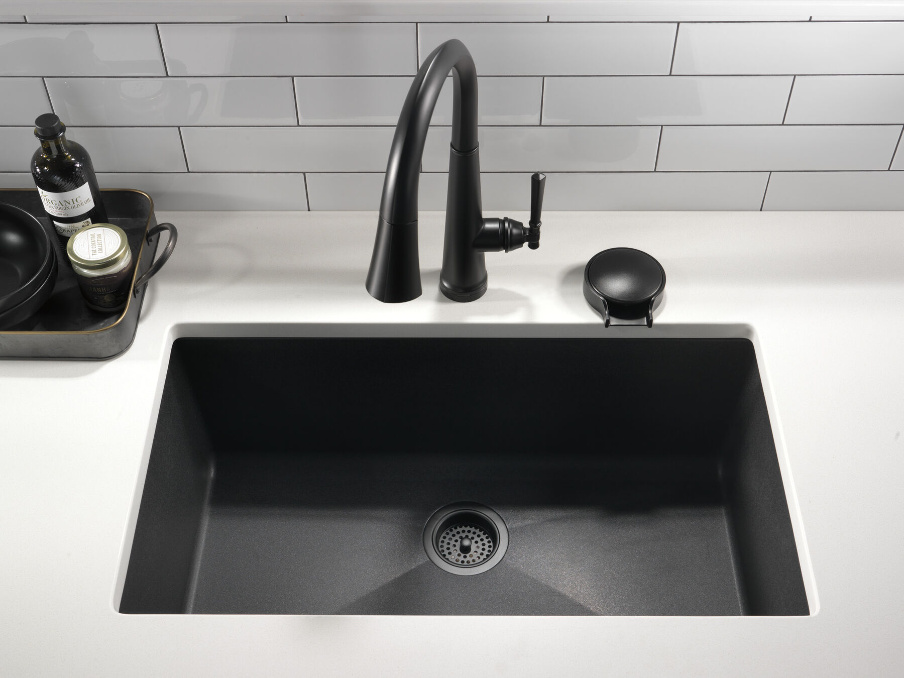 Single Handle Pull-Down Kitchen Faucet with Touch<sub>2</sub>O&reg; Technology