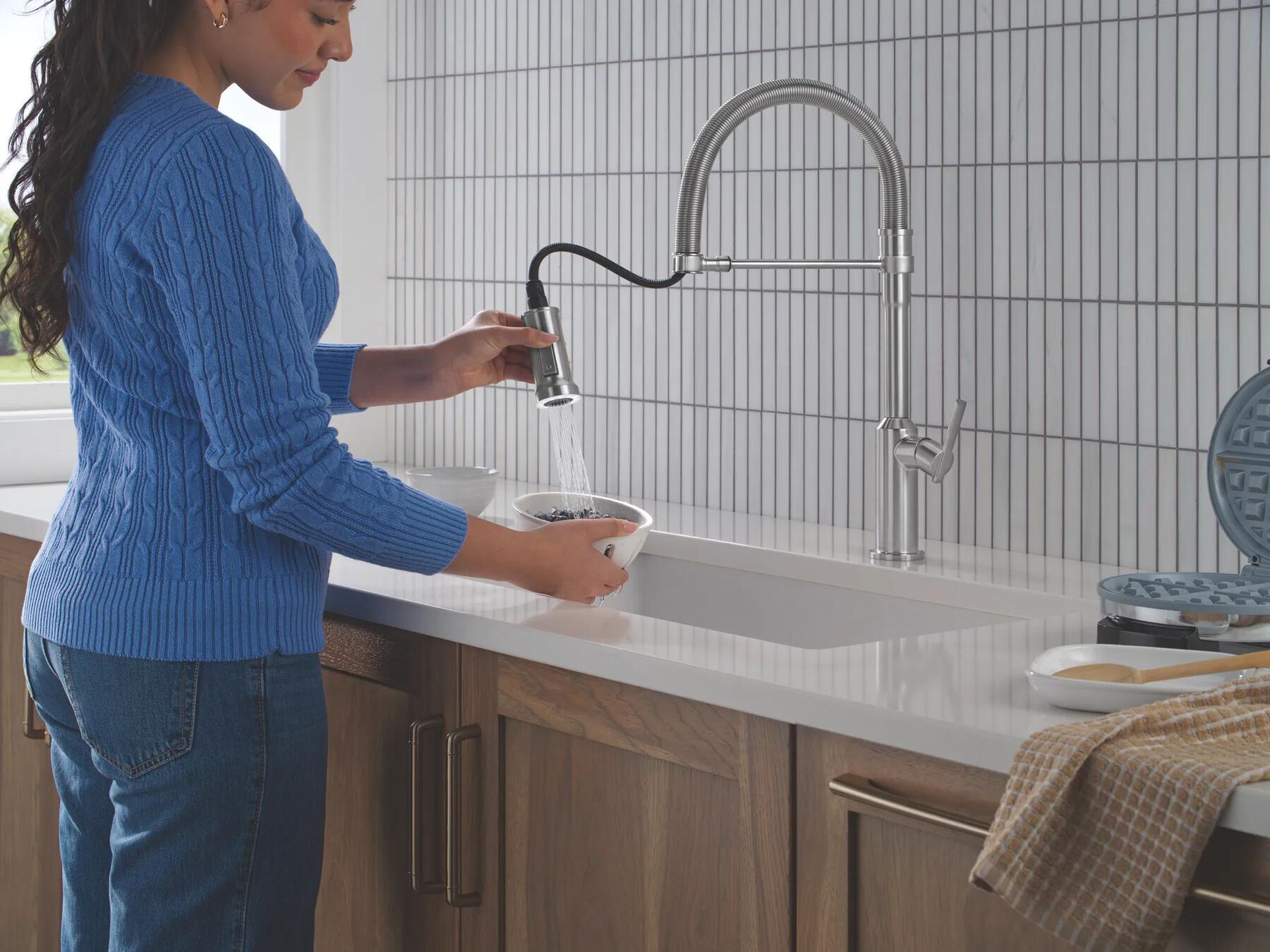 Single Handle Pull-Down Kitchen Faucet With Spring Spout