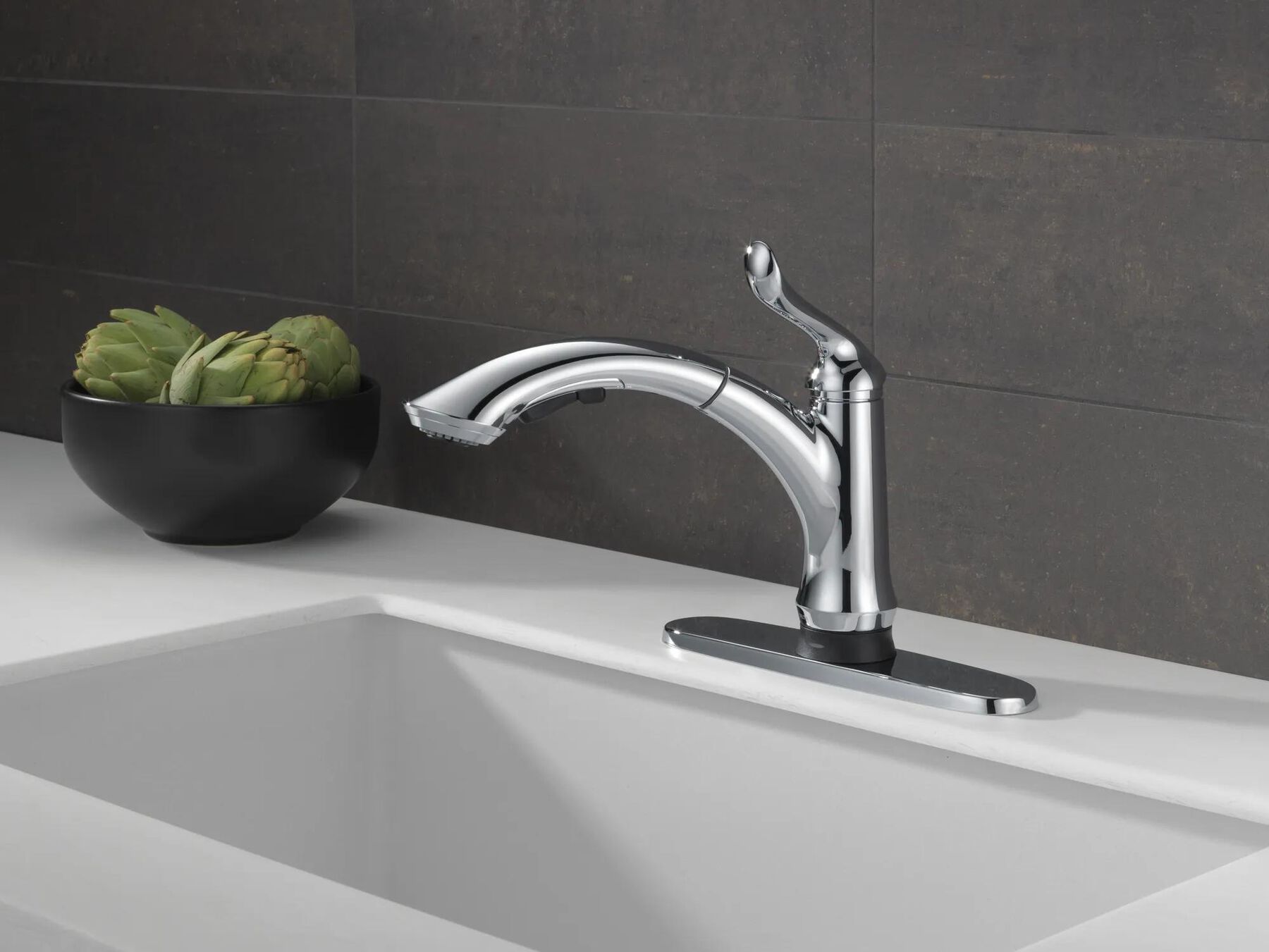 Single Handle Pull-Out Kitchen Faucet with Touch2O&reg; Technology