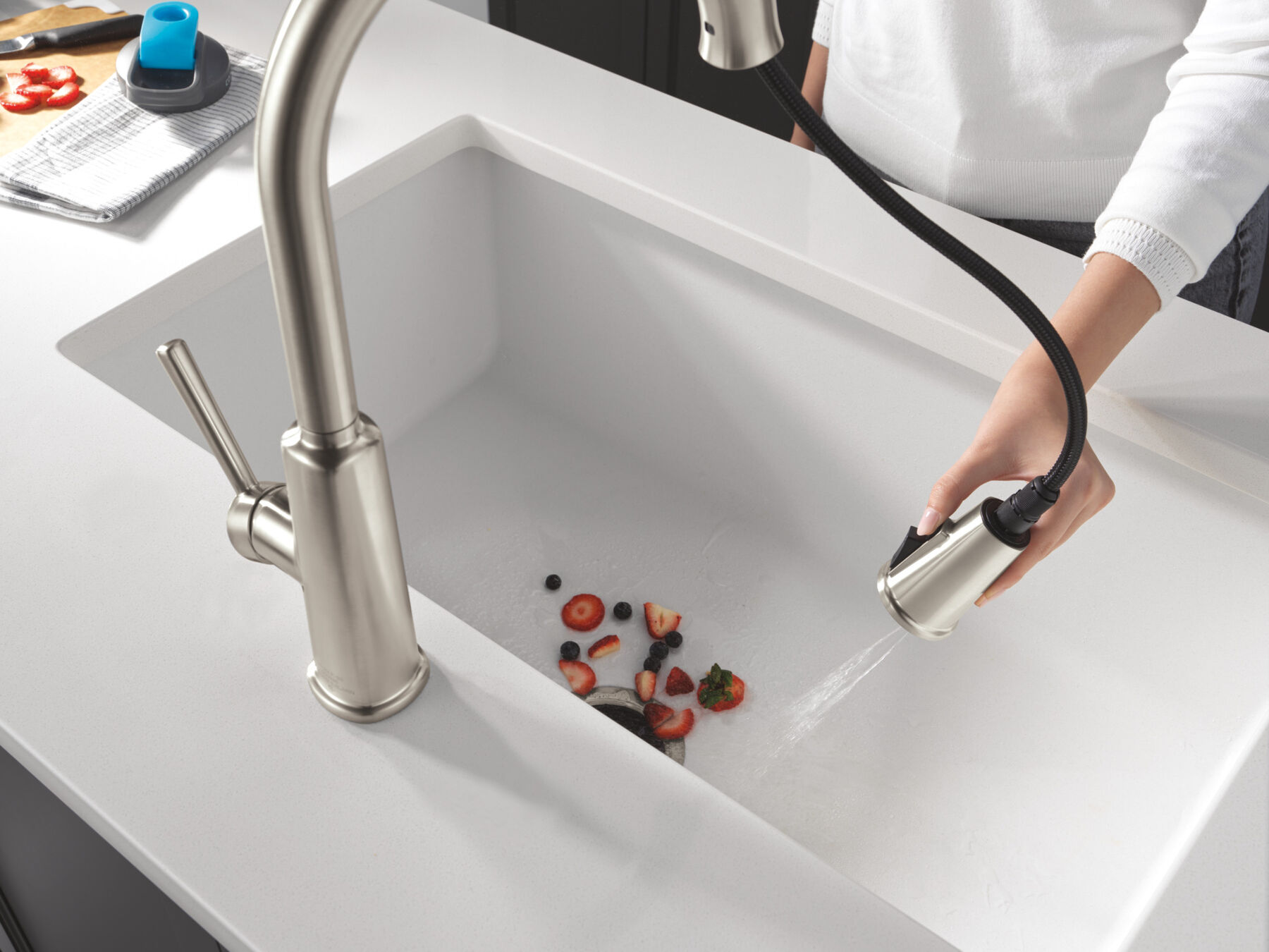 Single Handle Pull-Down Kitchen Faucet