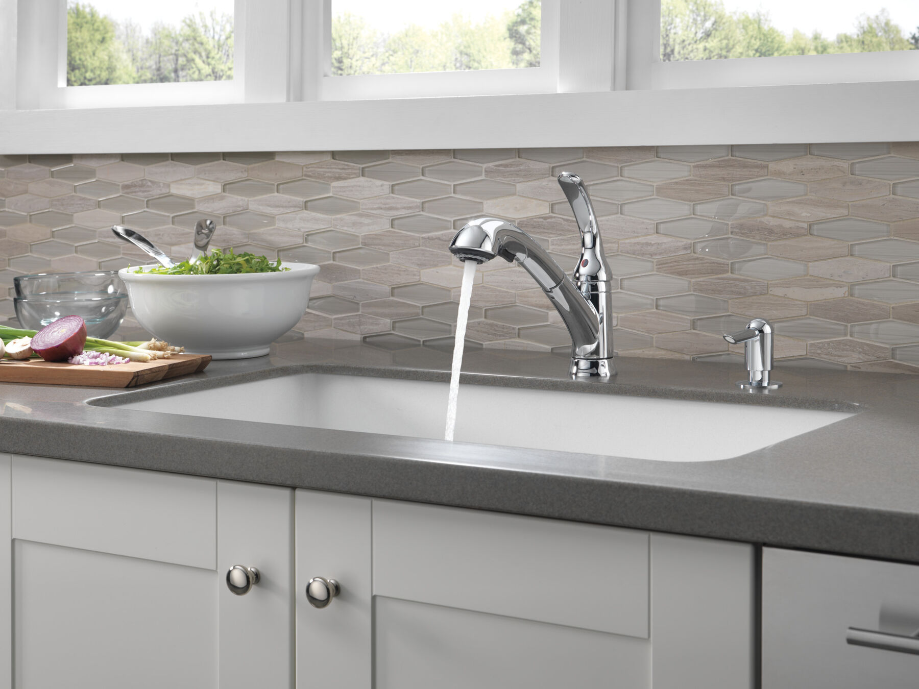 Single Handle Pull-Out Kitchen Faucet with Soap Dispenser (Recertified)