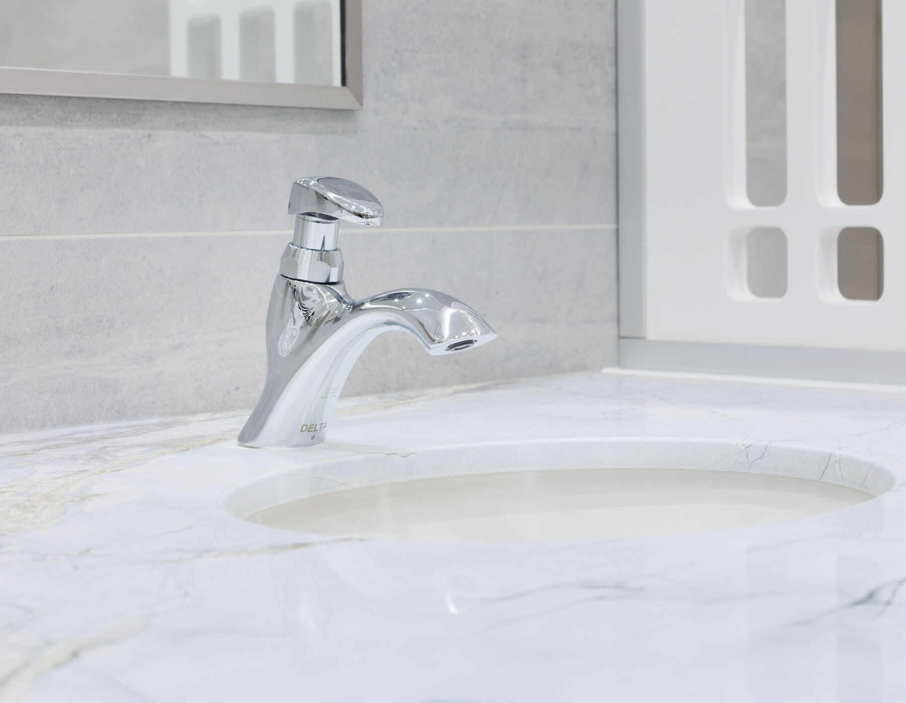 Single Hole Metering Slow-Close Bathroom Faucet