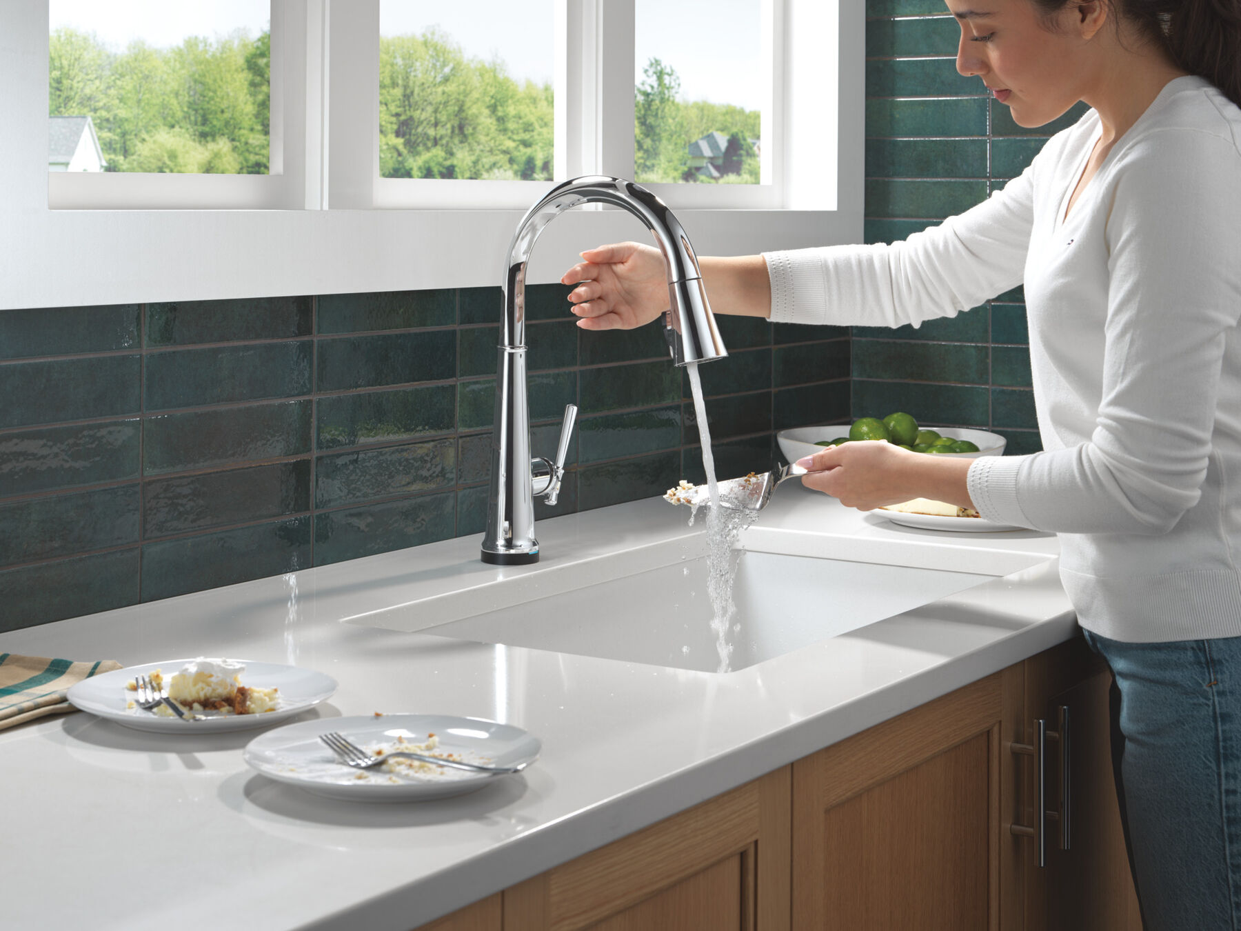 Touch<sub>2</sub>O&reg; Technology Kitchen Faucet with Touchless Technology