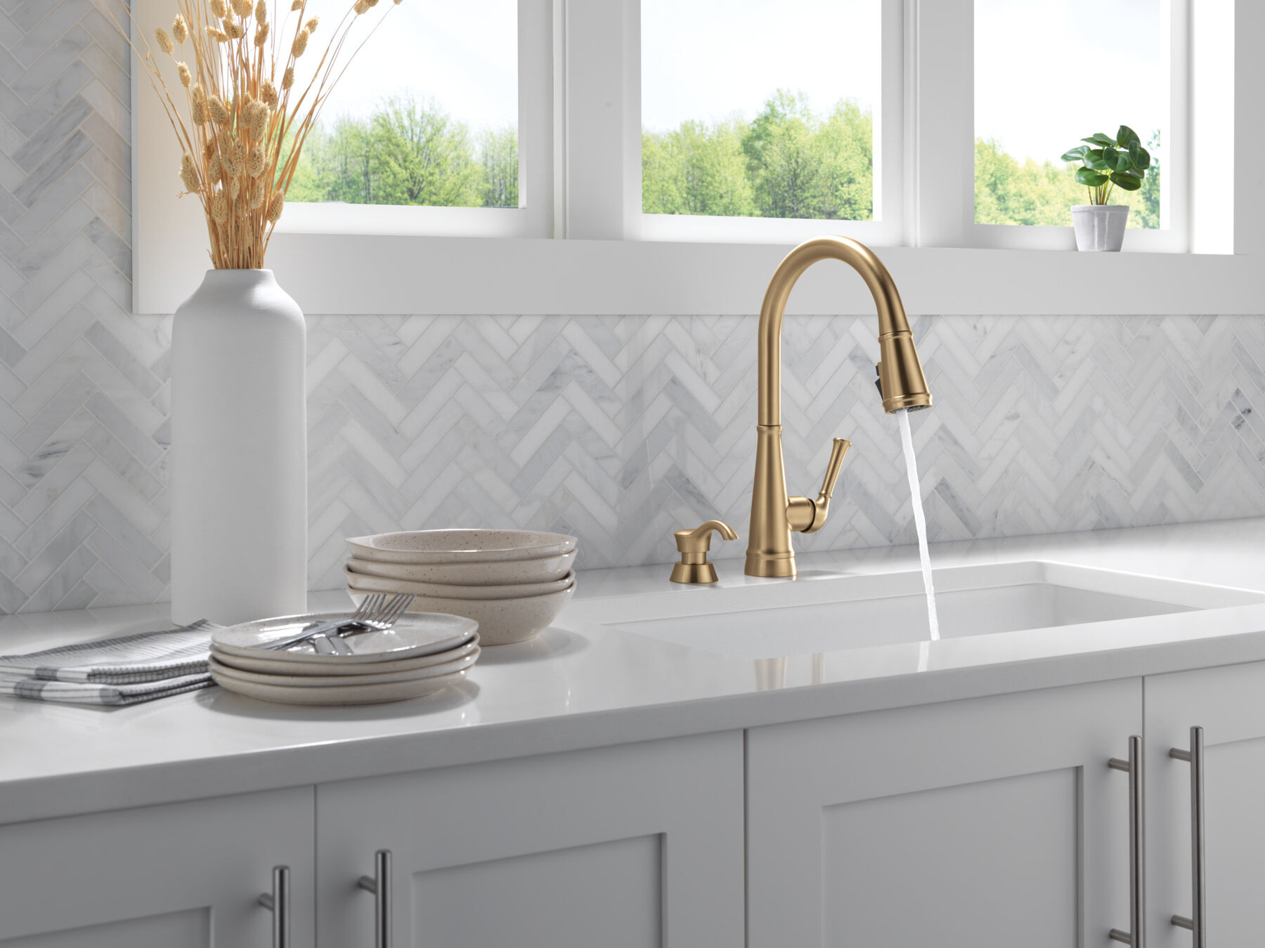 Single Handle Kitchen Pull-Down Faucet w/ Soap Dispenser