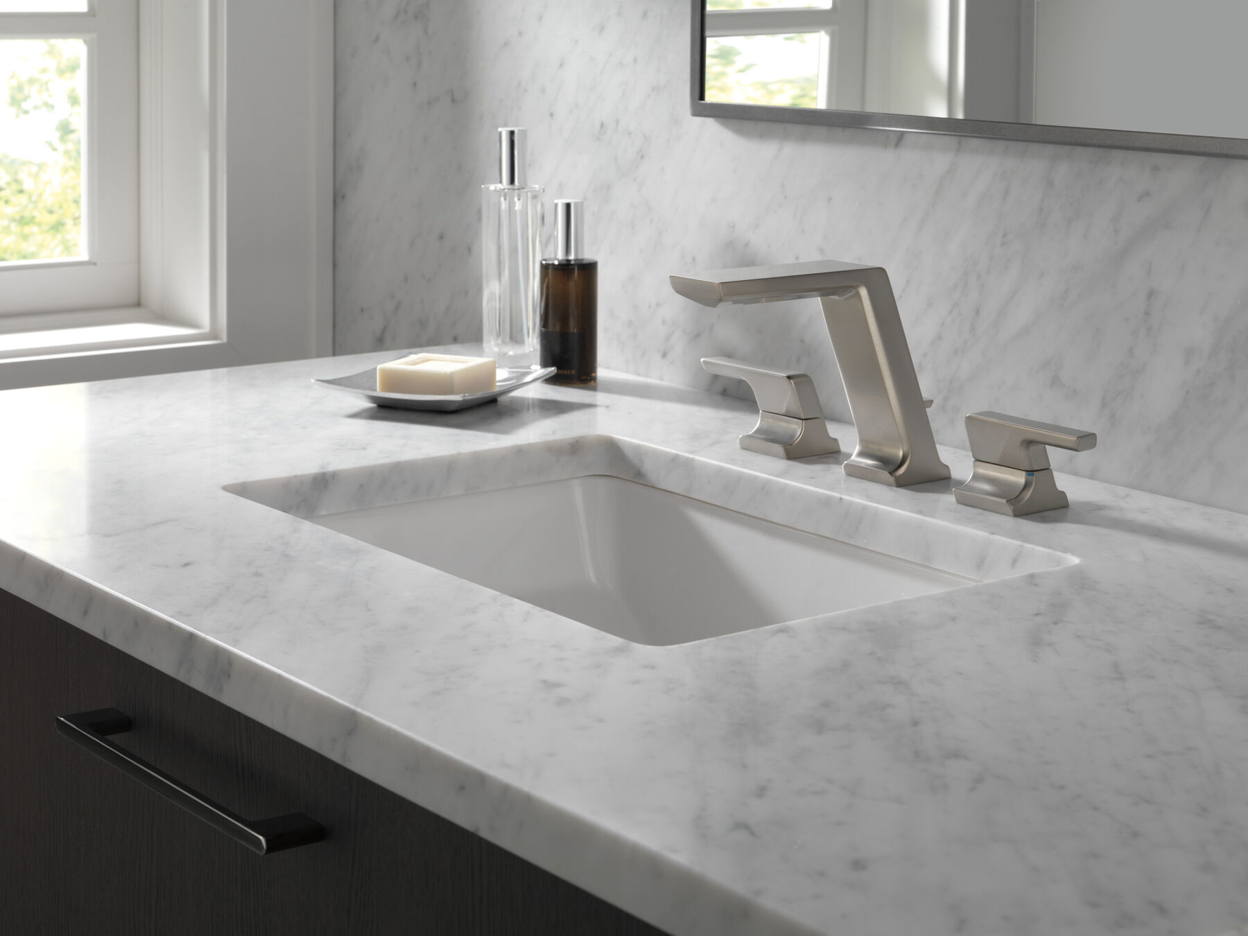 Two Handle Widespread Bathroom Faucet