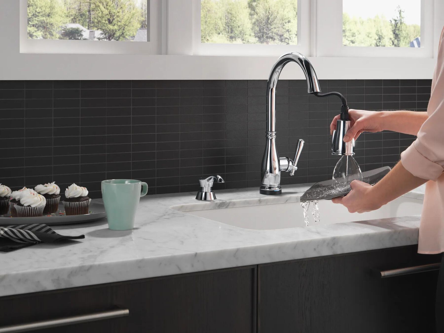 Single Handle Pull-Down Kitchen Faucet with Touch2O&reg; and ShieldSpray&reg; Technologies